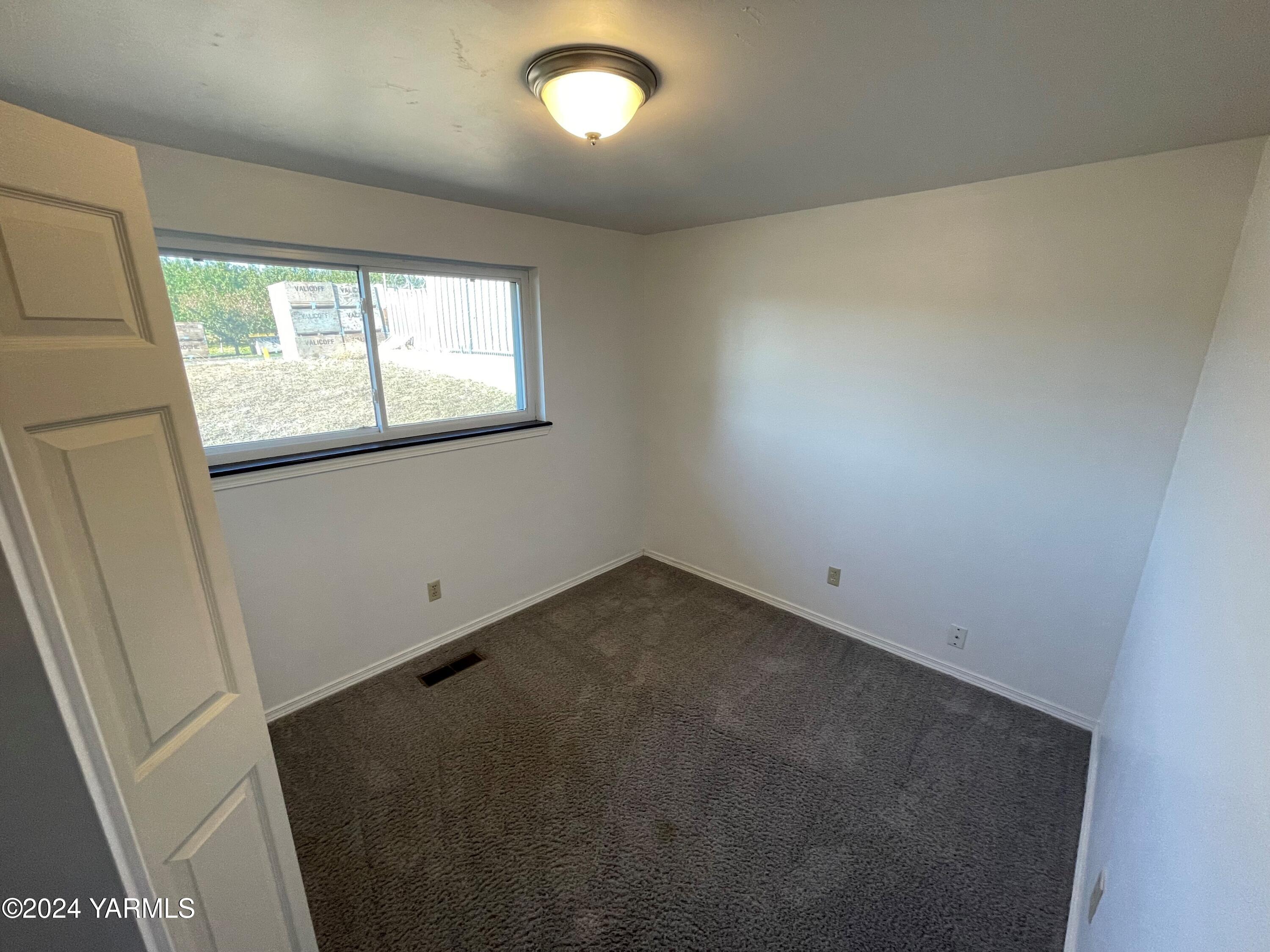 109 N 49th Ave