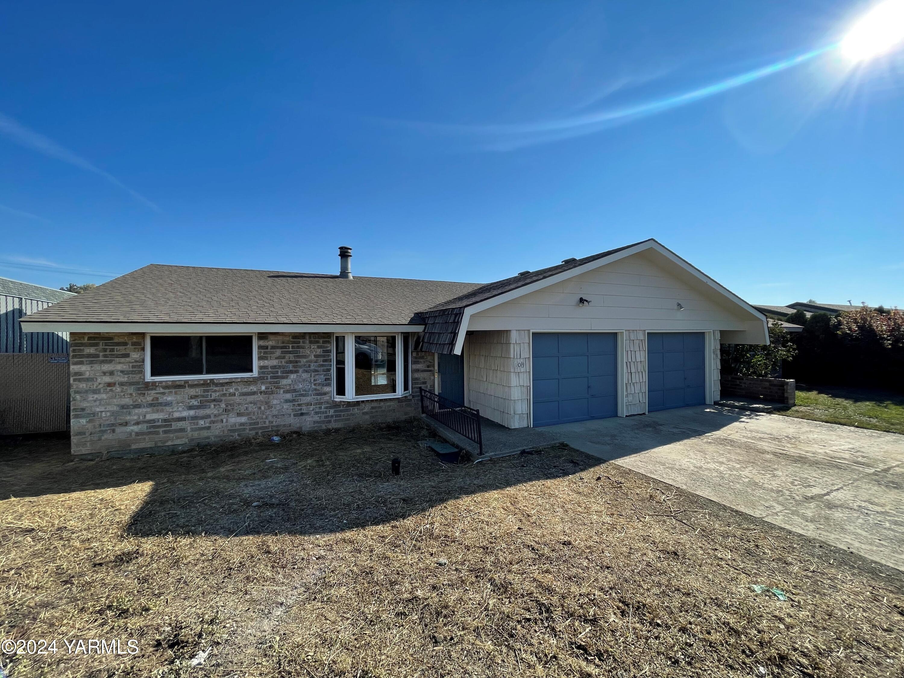 109 N 49th Ave