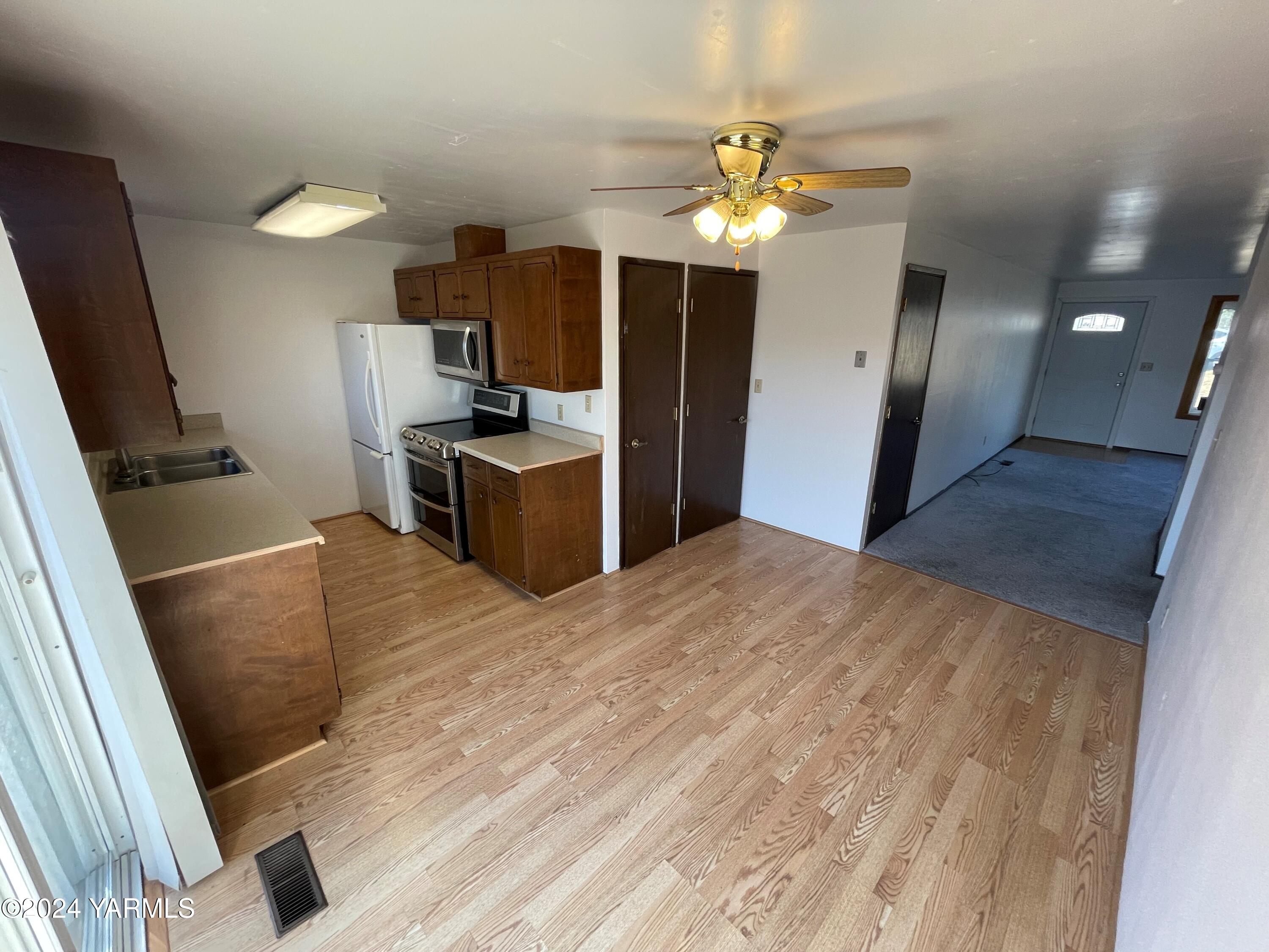 109 N 49th Ave