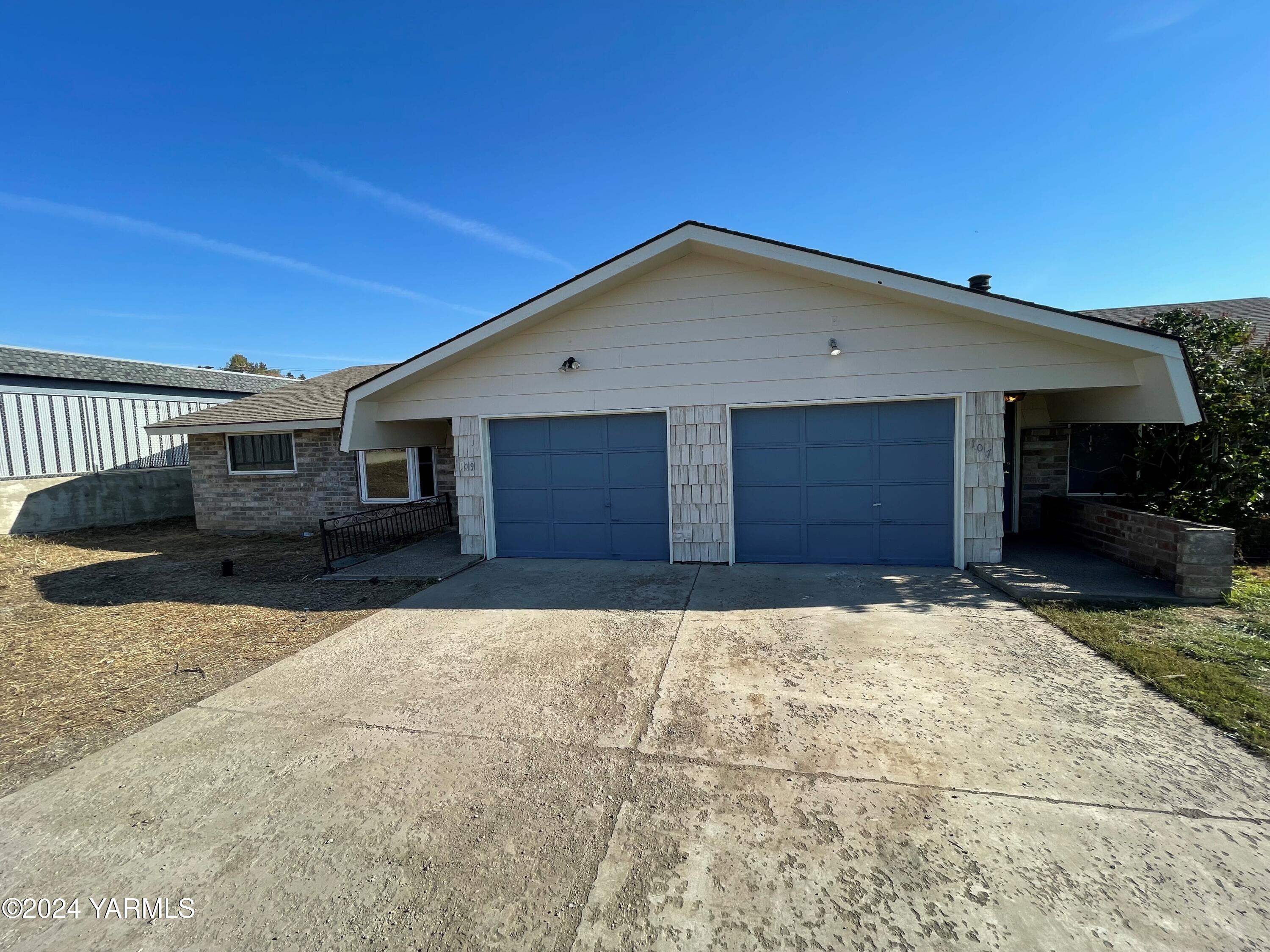 109 N 49th Ave