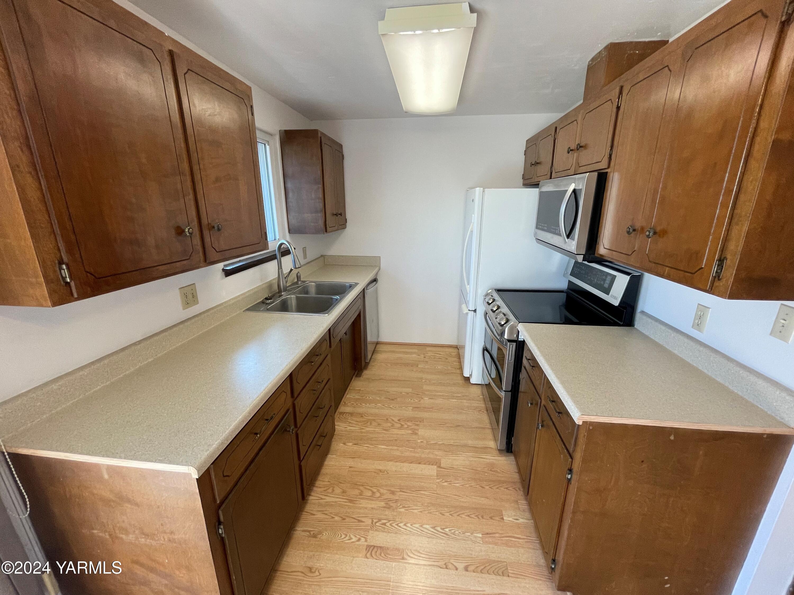 109 N 49th Ave