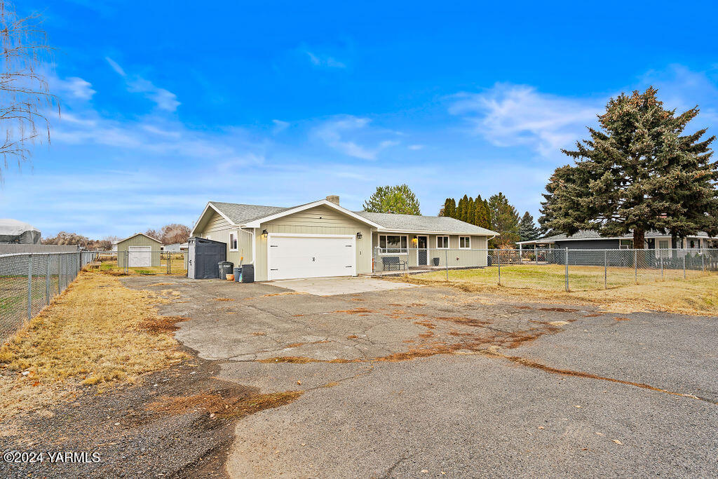 1904 S 47th Ave