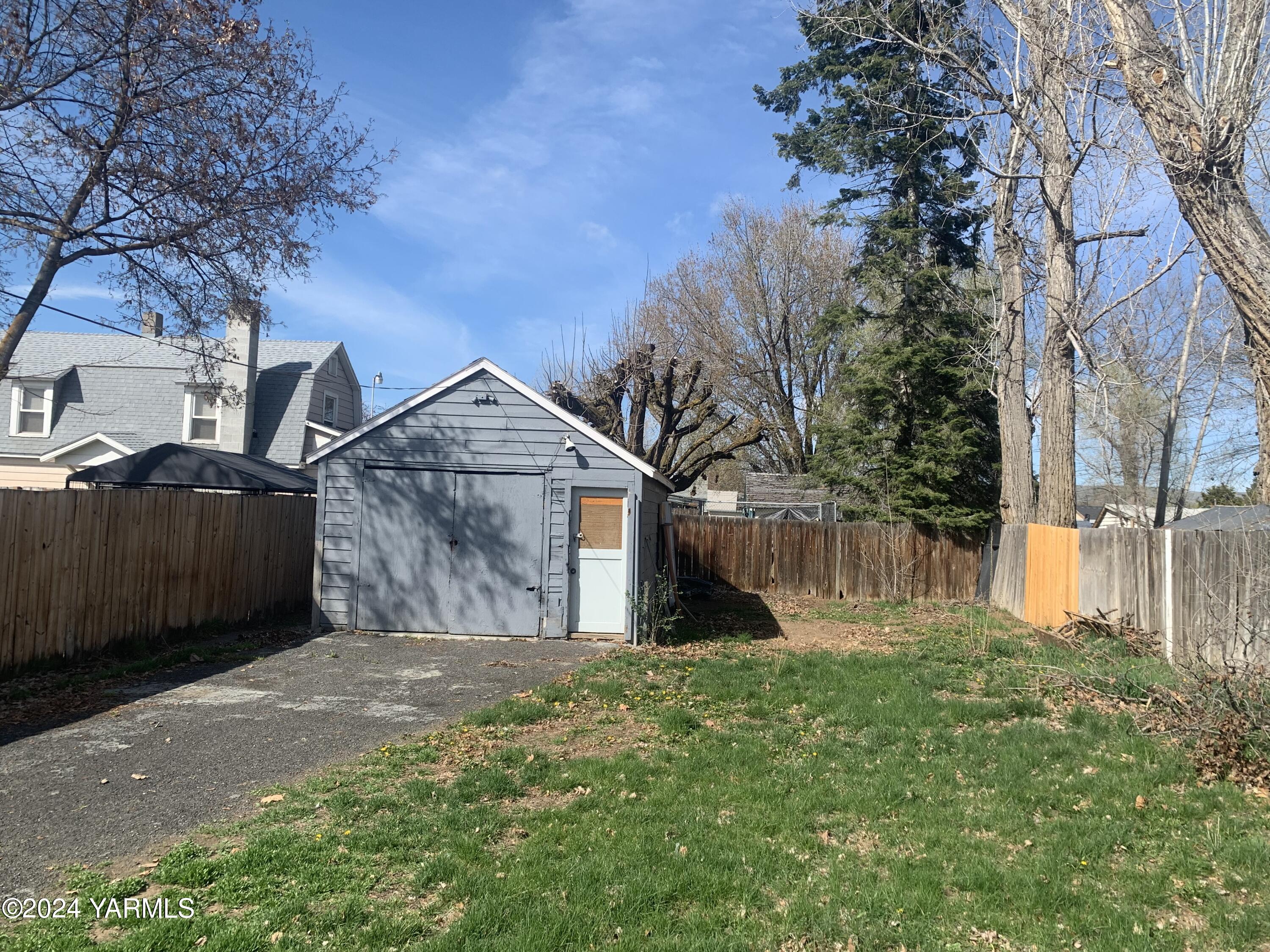 609 W Viola Ave