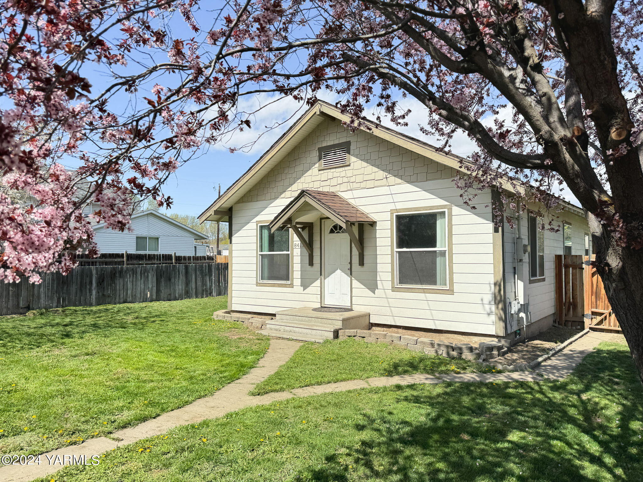 8411 Aspen Ave