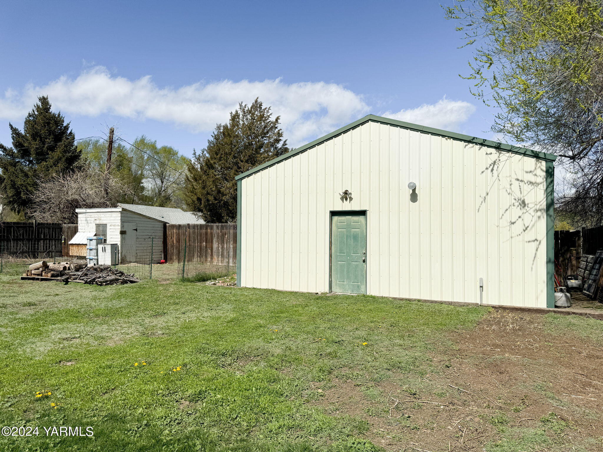 8411 Aspen Ave