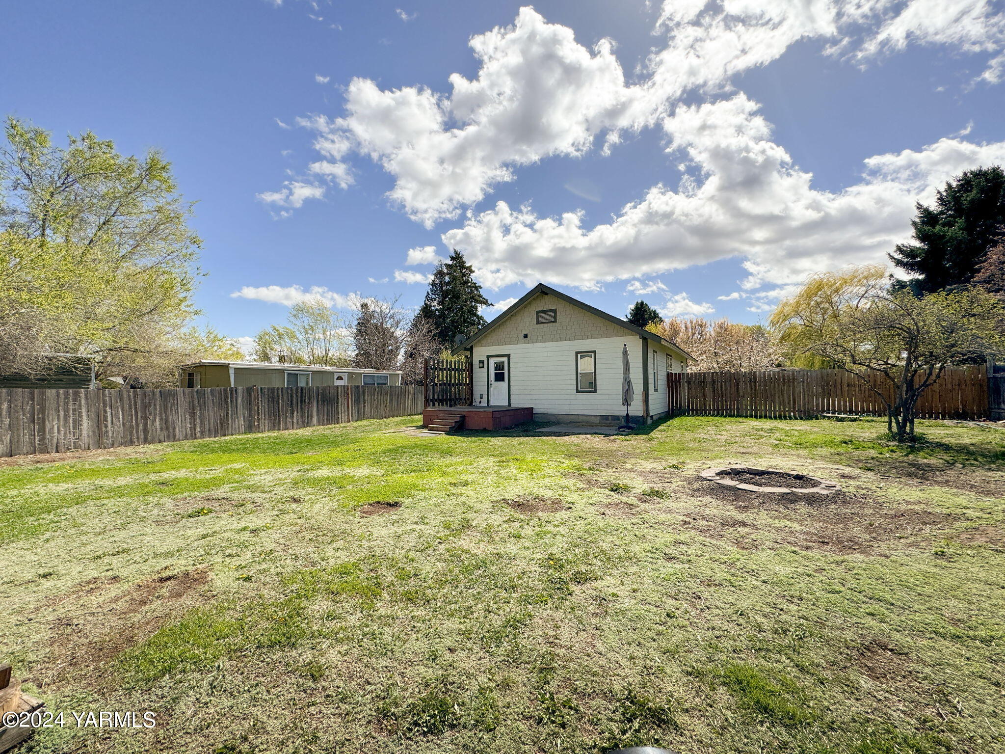 8411 Aspen Ave