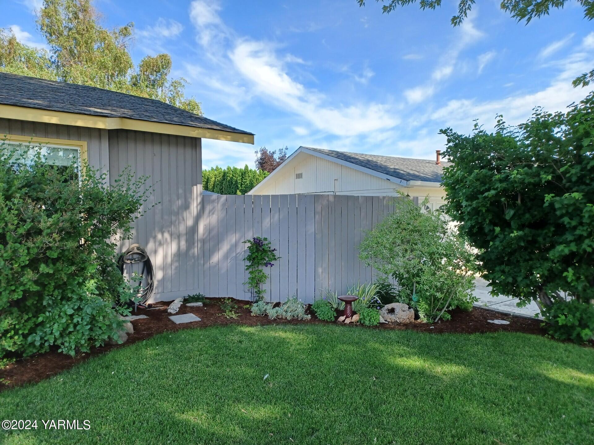 701 S 54th Ave