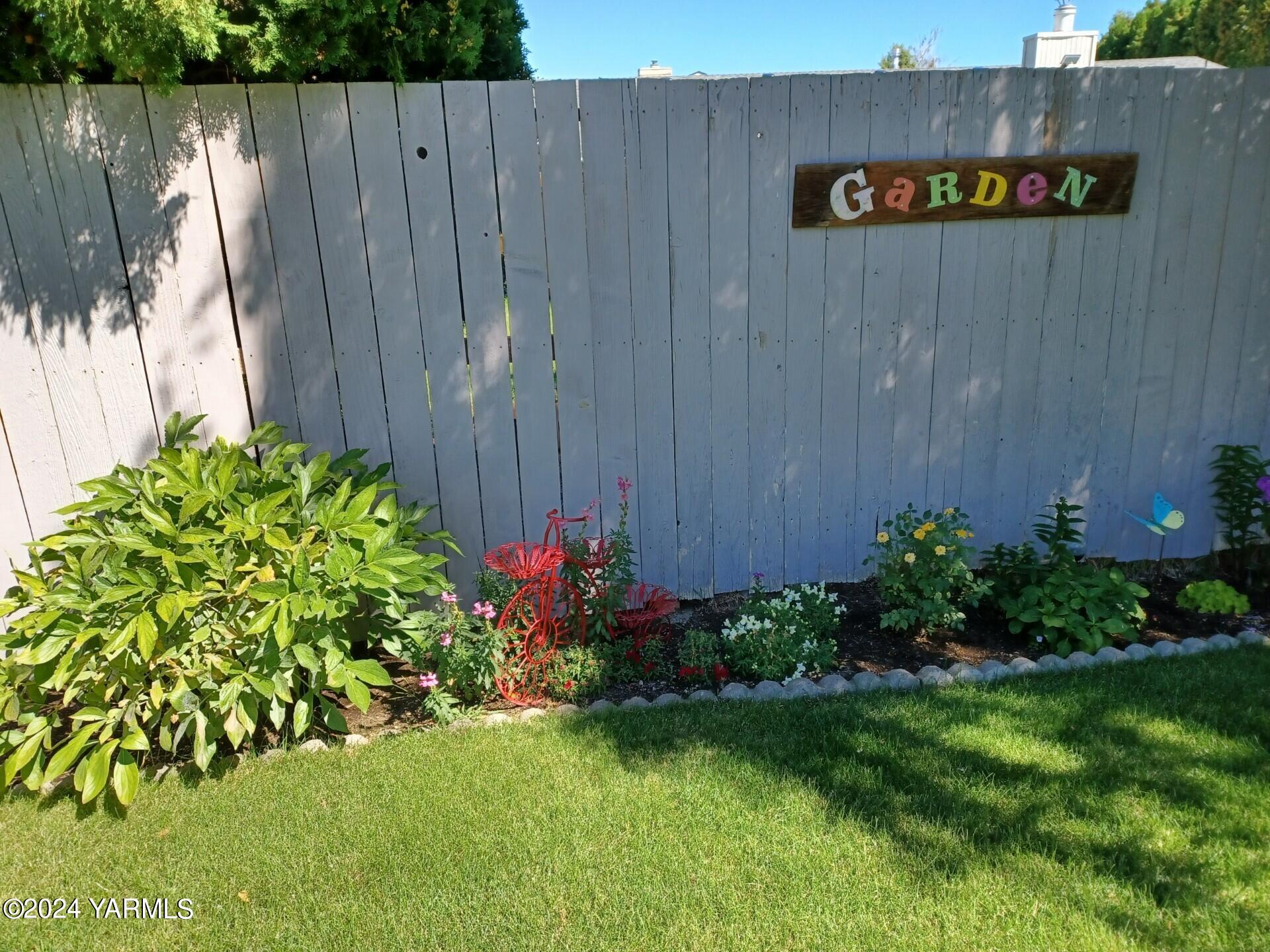 701 S 54th Ave