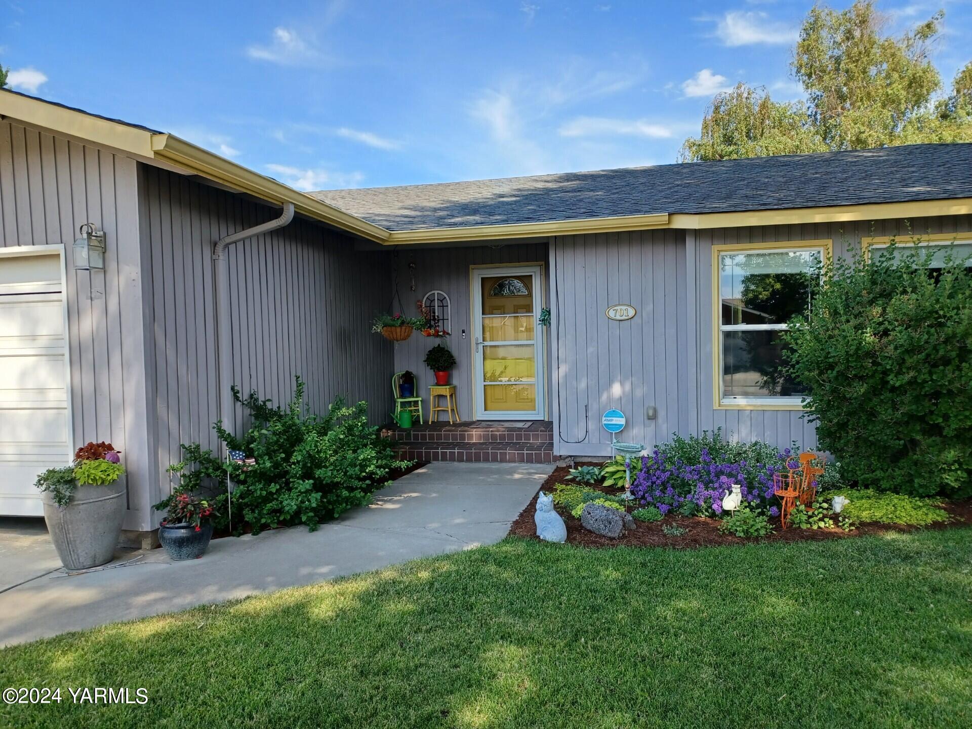 701 S 54th Ave