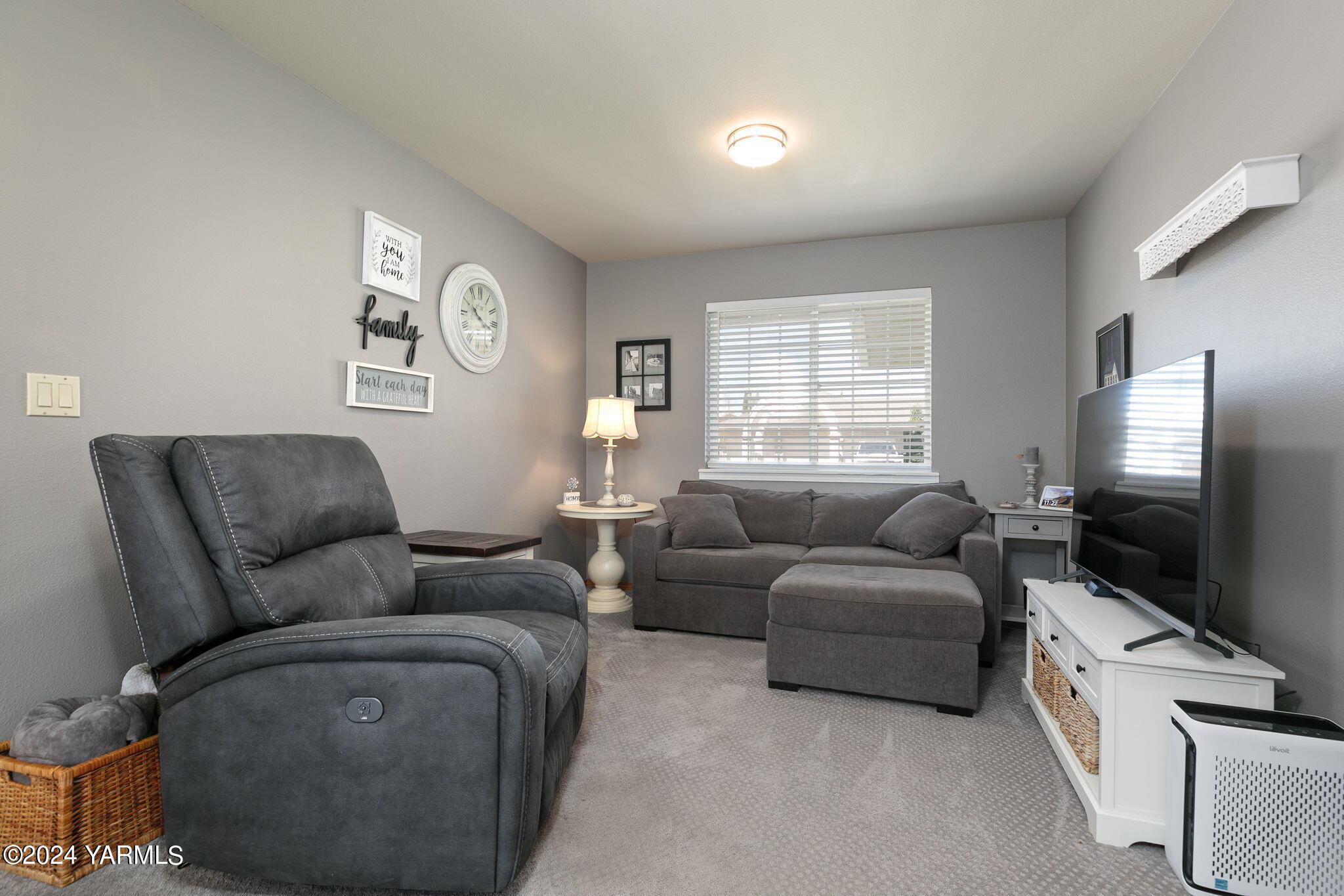 1521 S 69th Ave