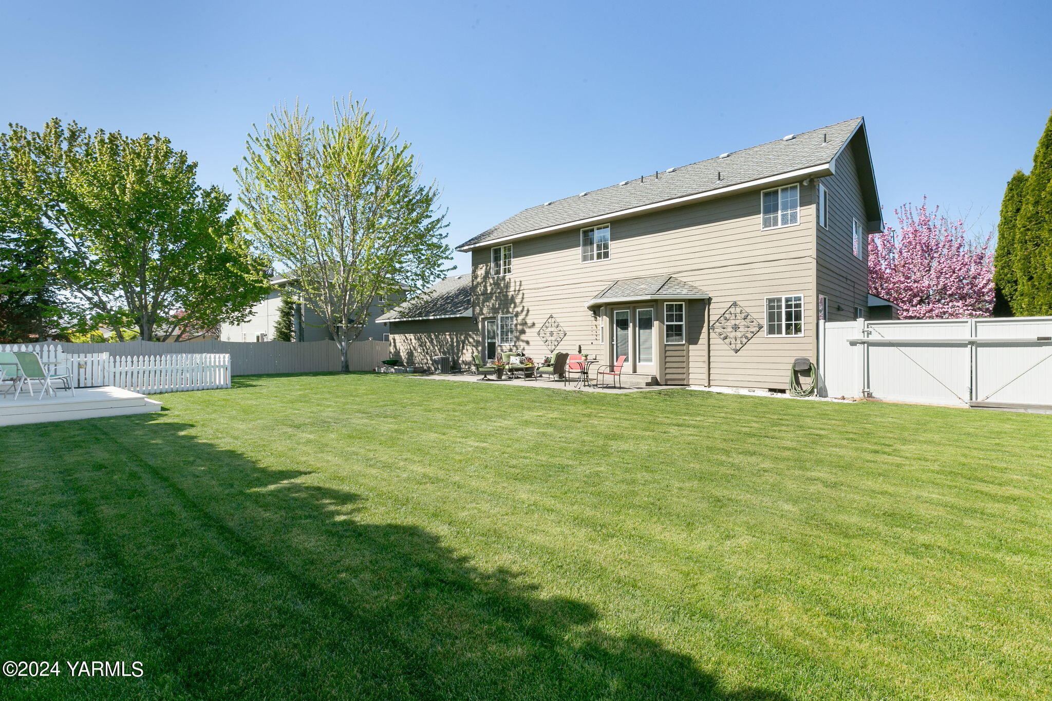 1521 S 69th Ave