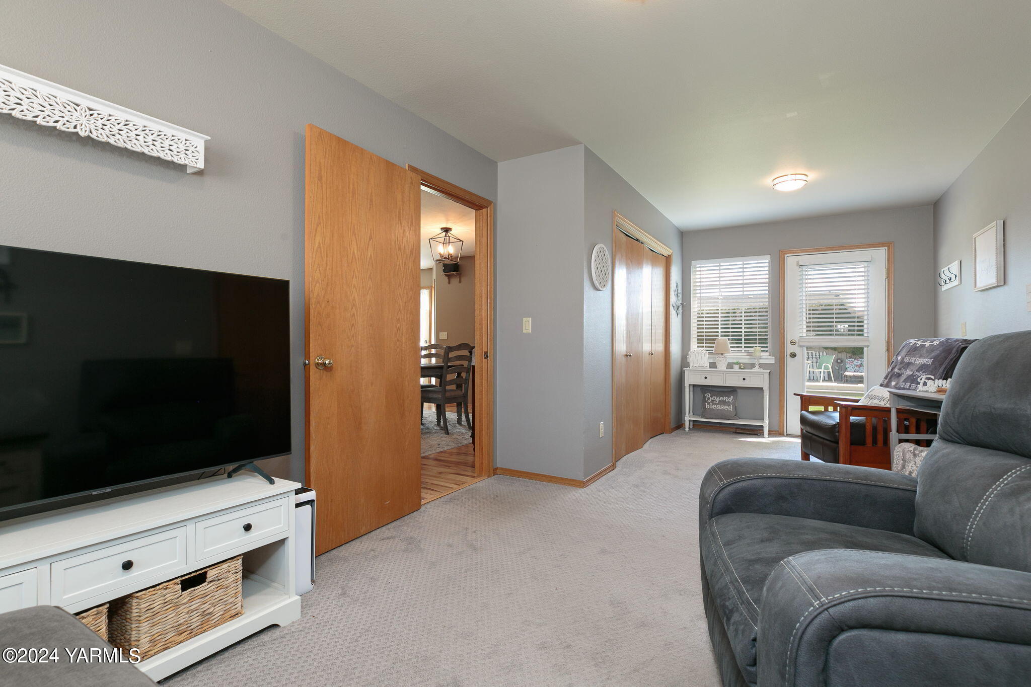 1521 S 69th Ave