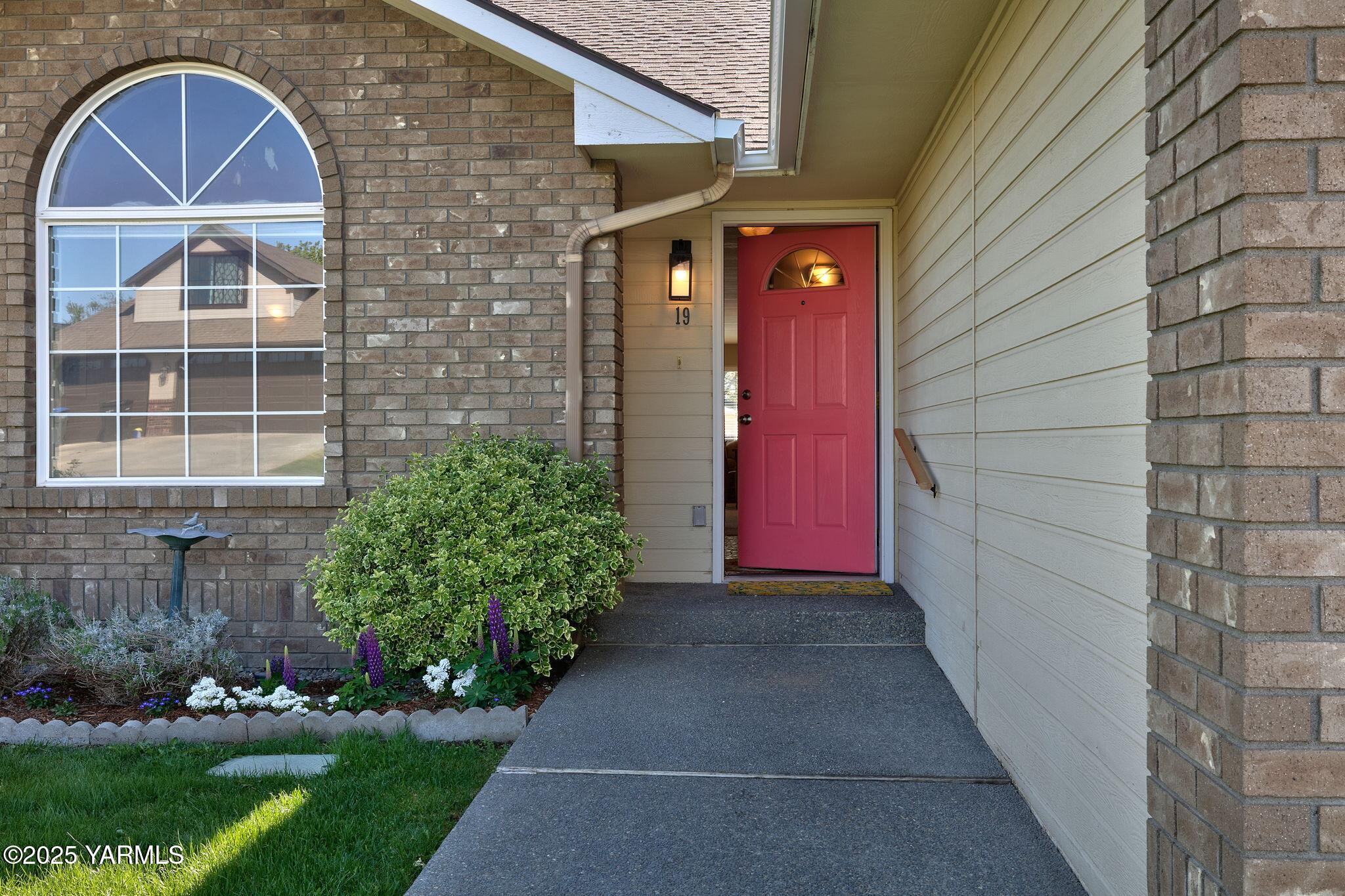 19 N 86th Ave