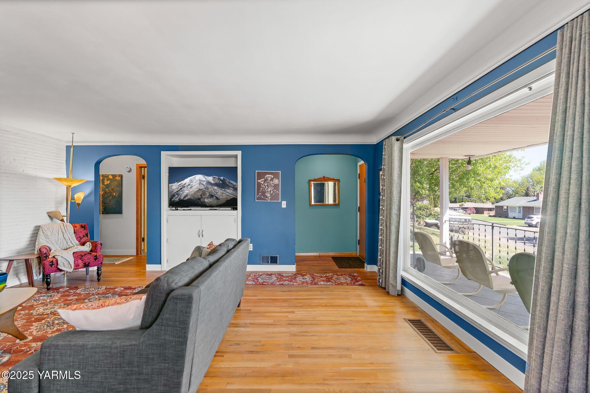 2705 Shelton Ave