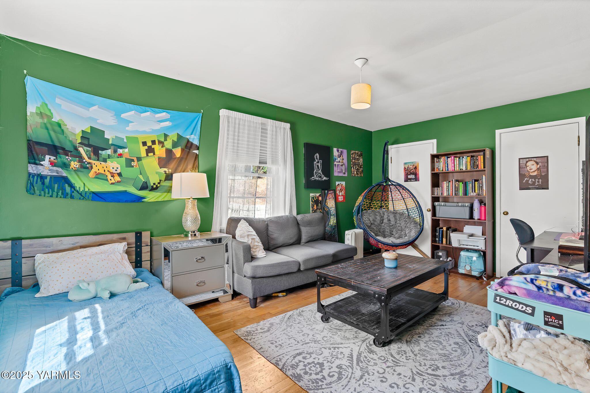 2705 Shelton Ave