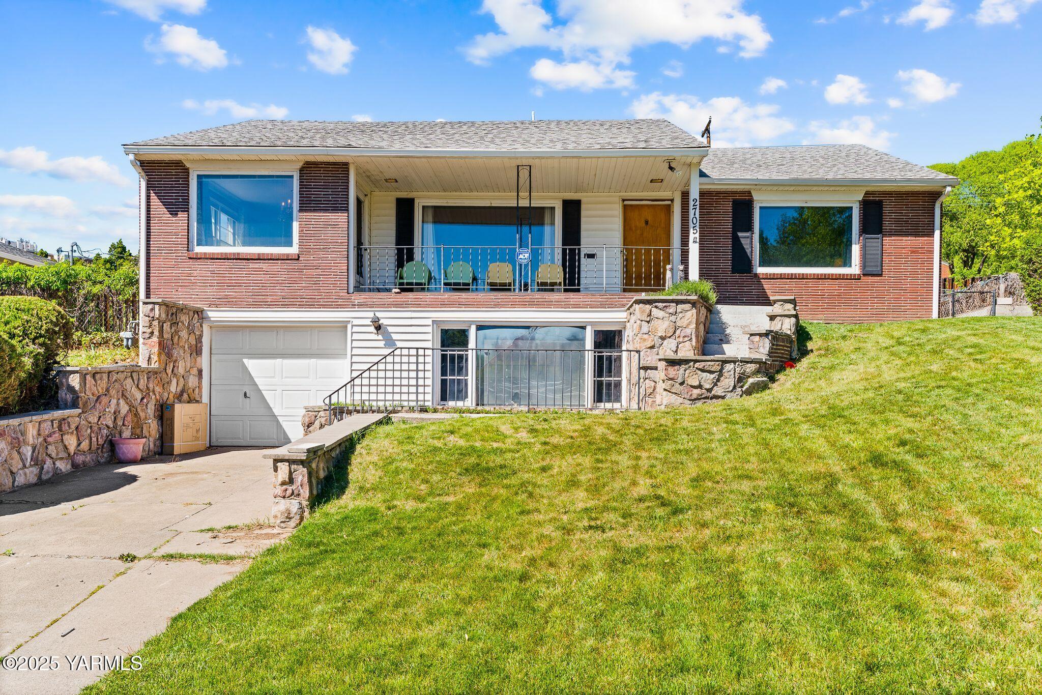 2705 Shelton Ave