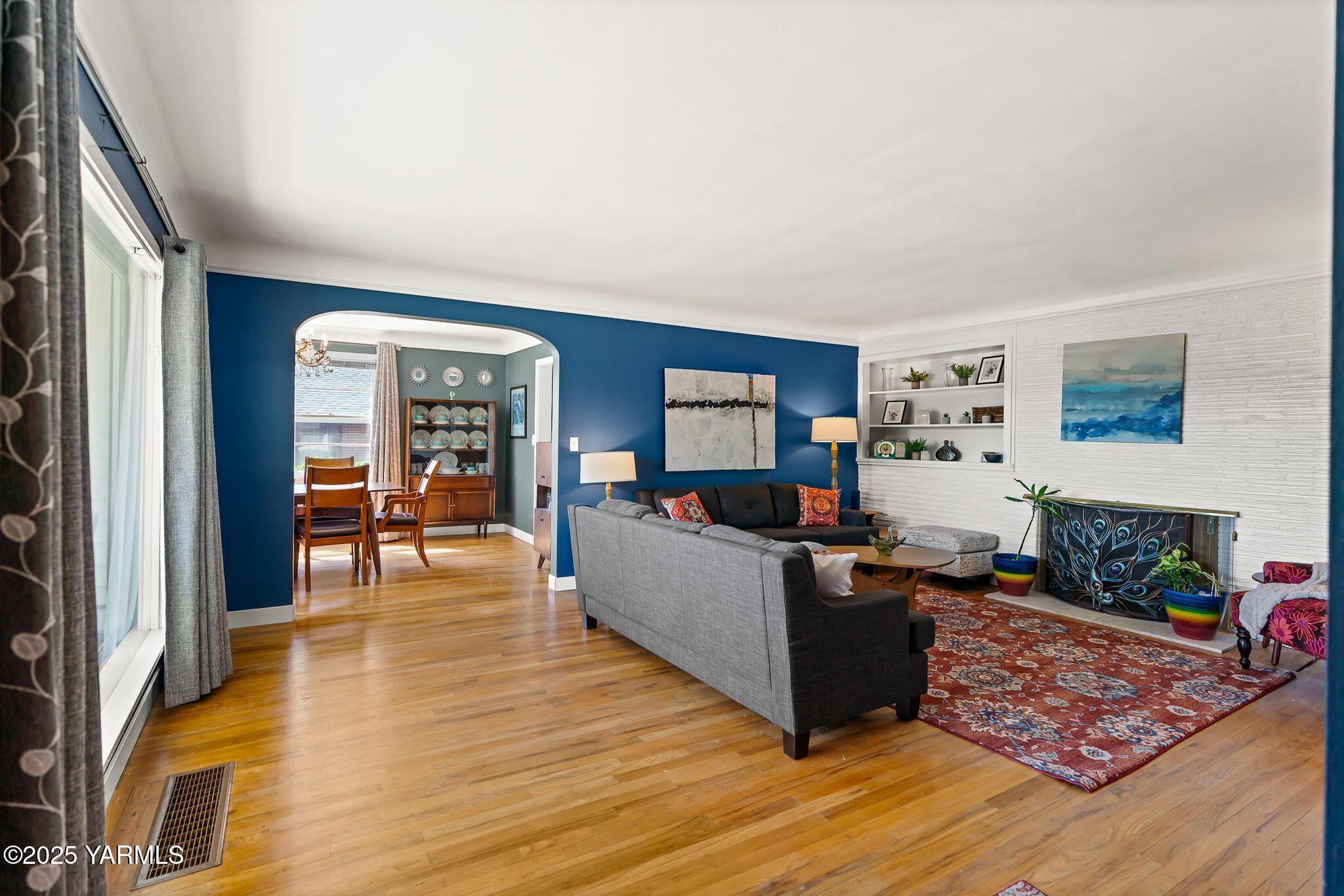 2705 Shelton Ave