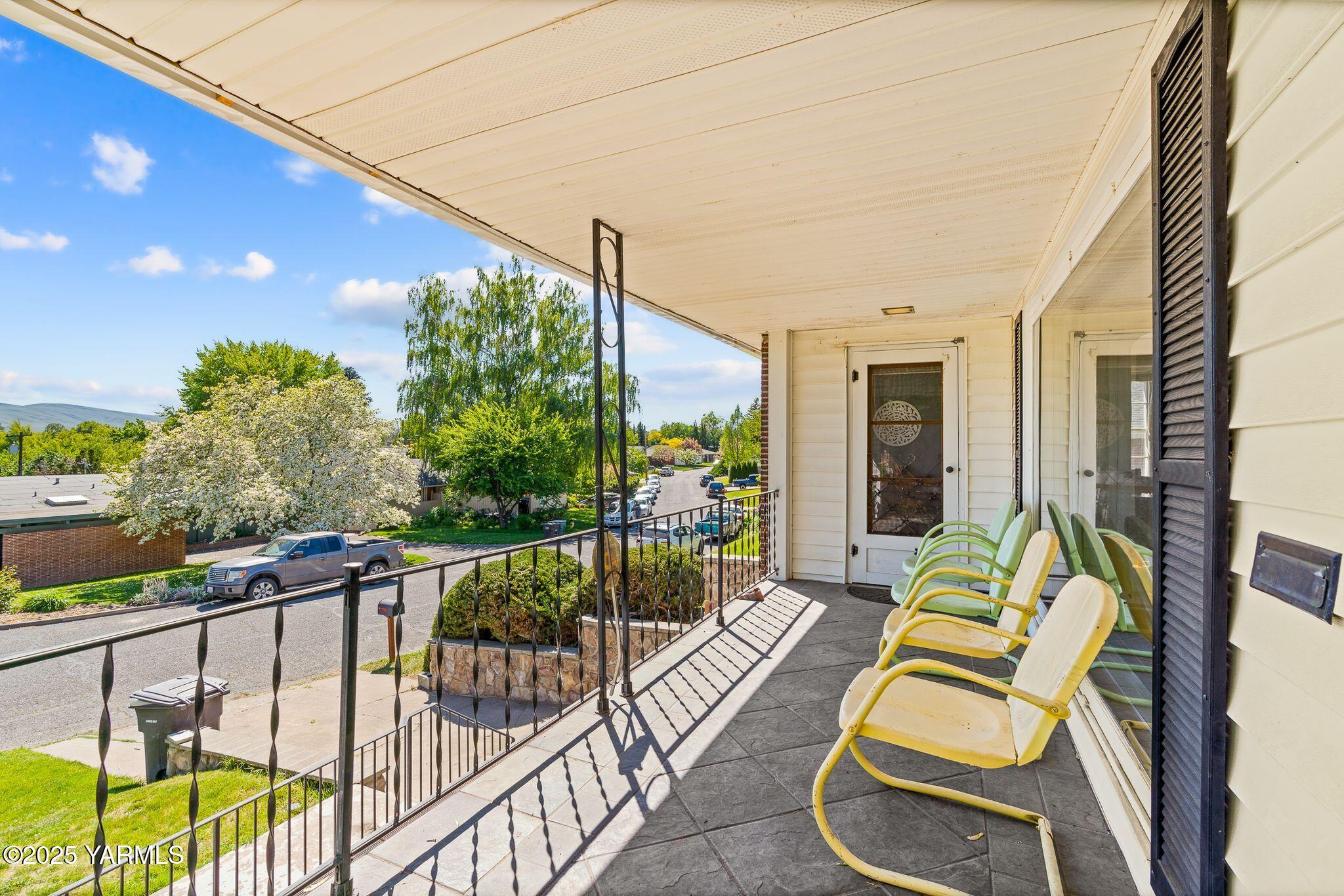 2705 Shelton Ave