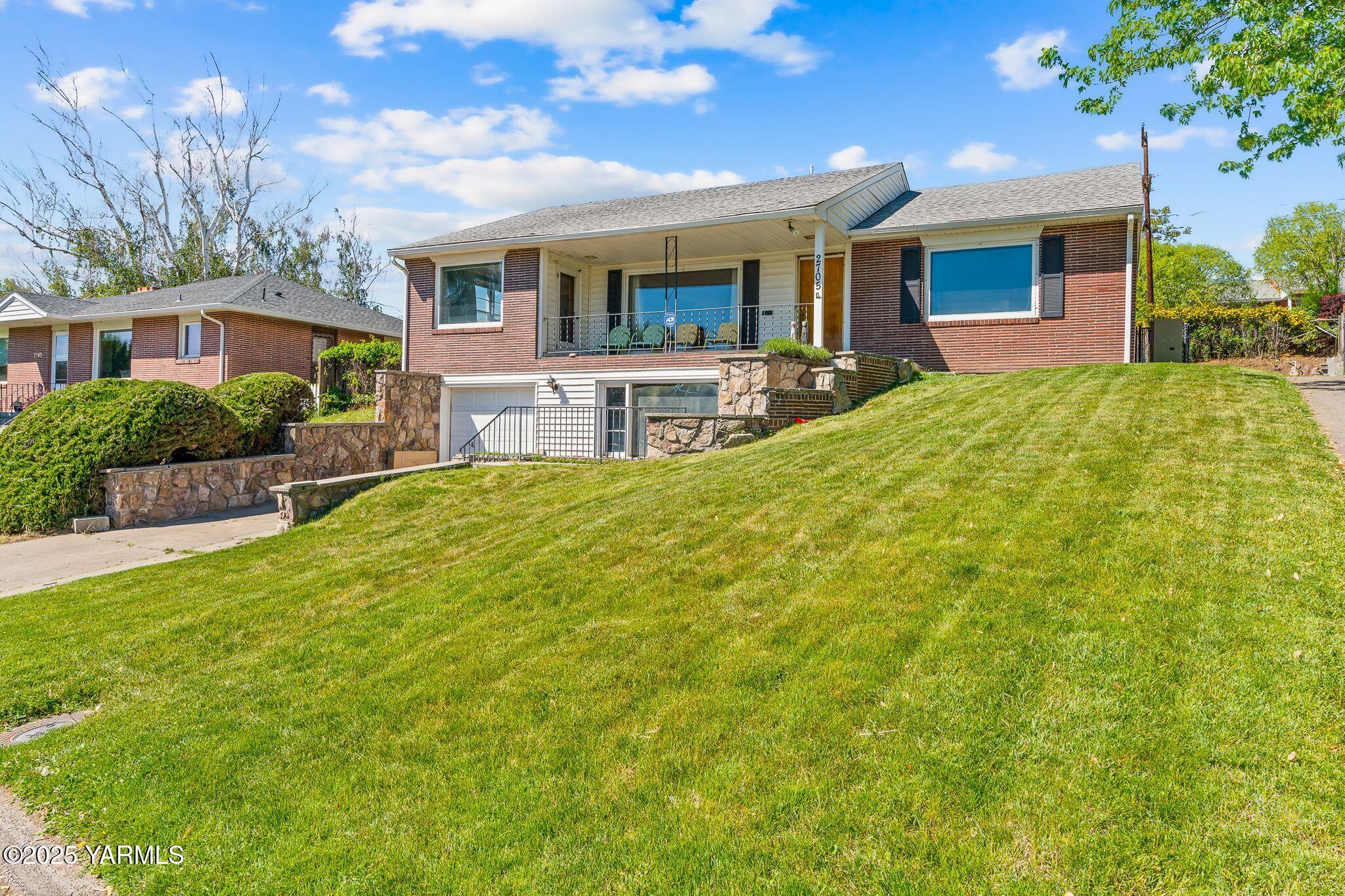 2705 Shelton Ave