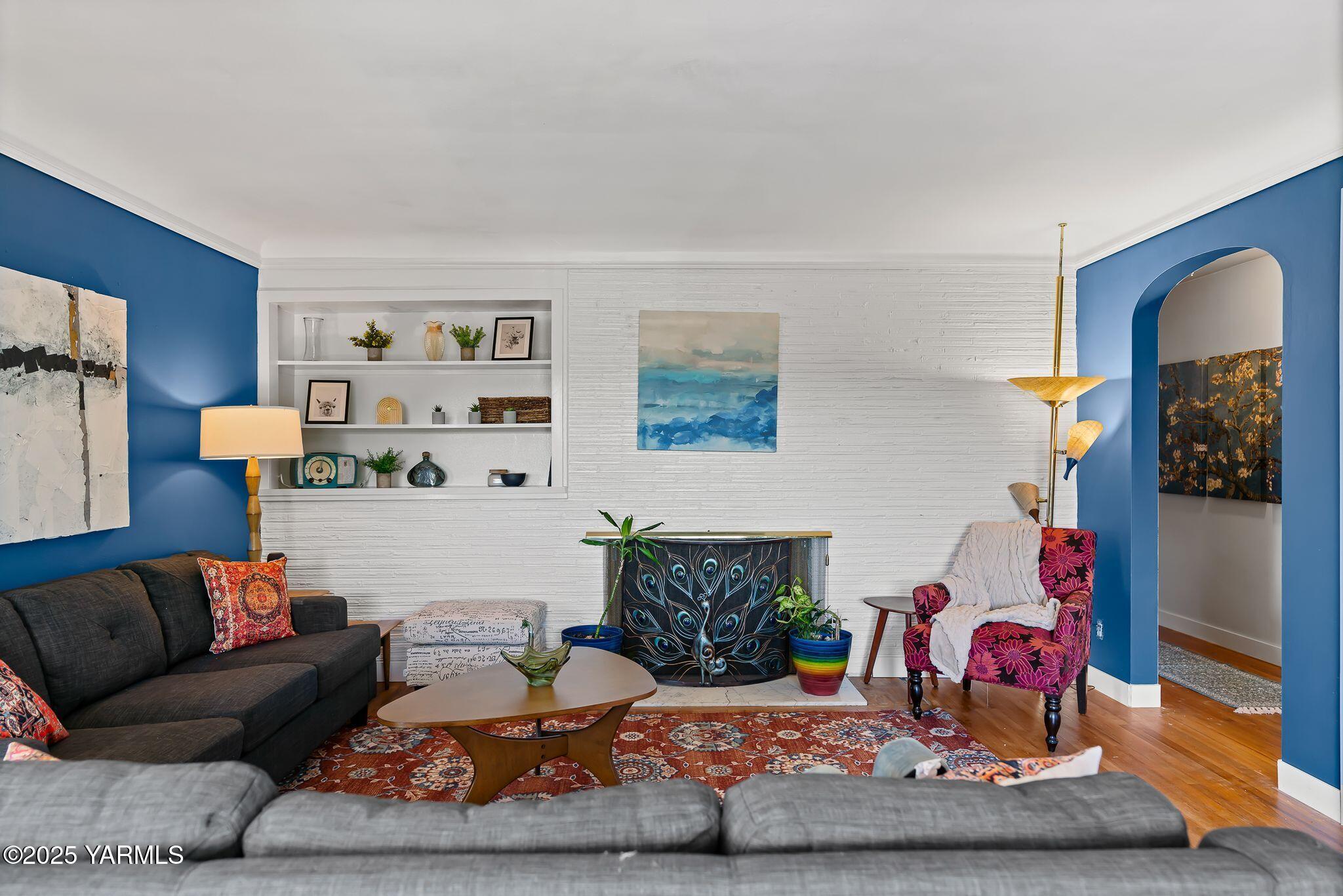 2705 Shelton Ave