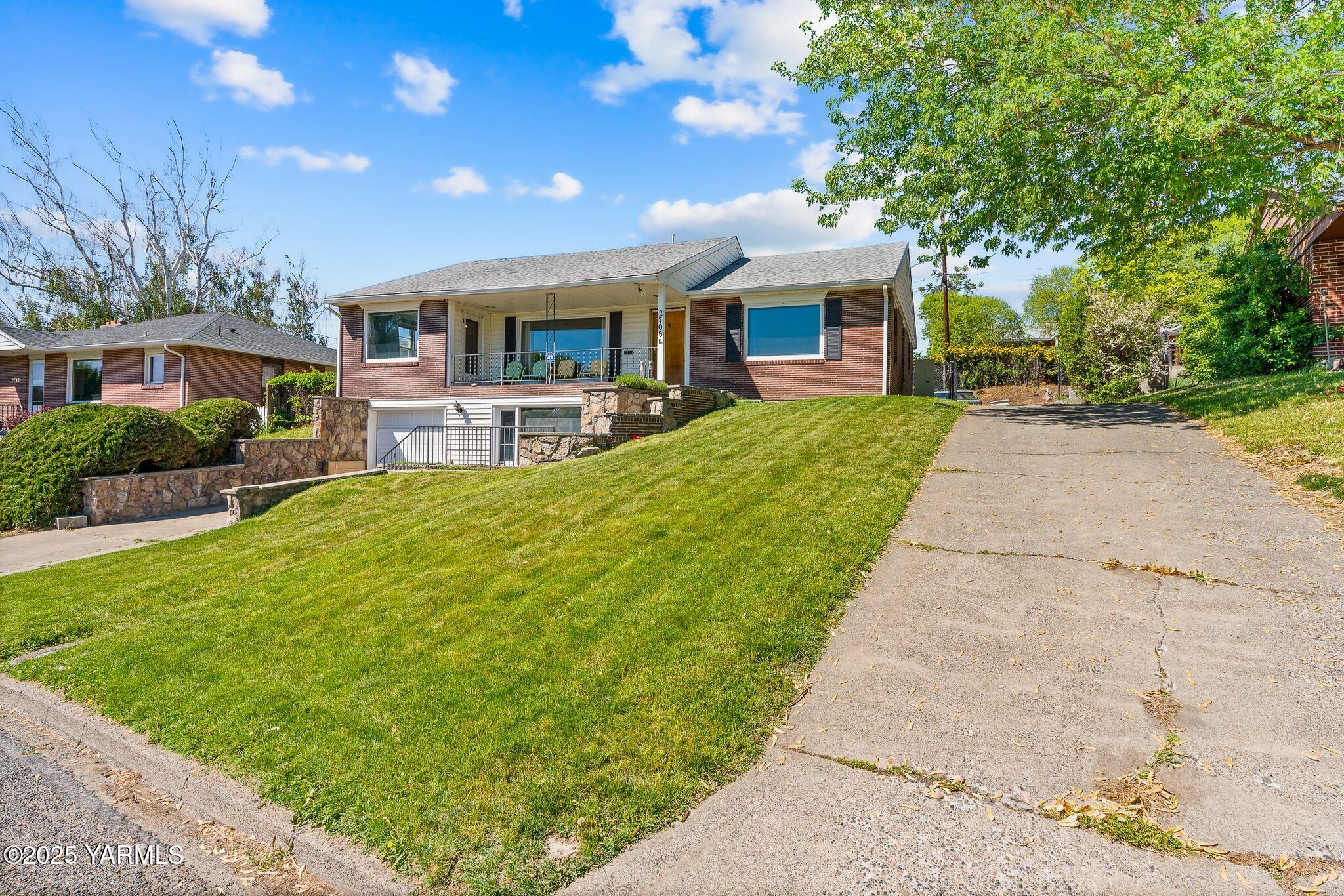2705 Shelton Ave