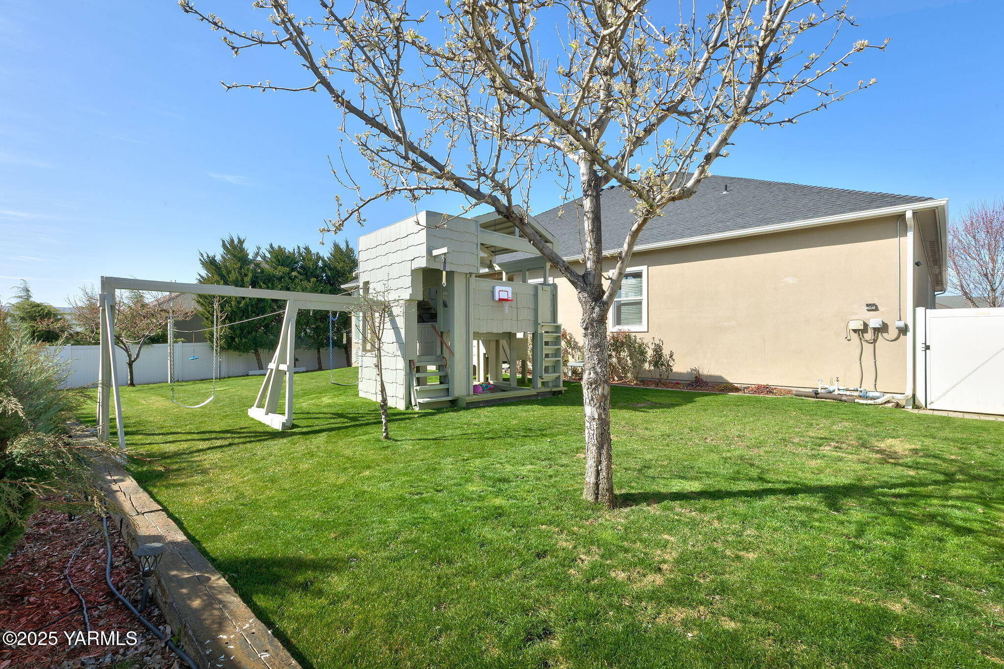 2109 S 75th Ave