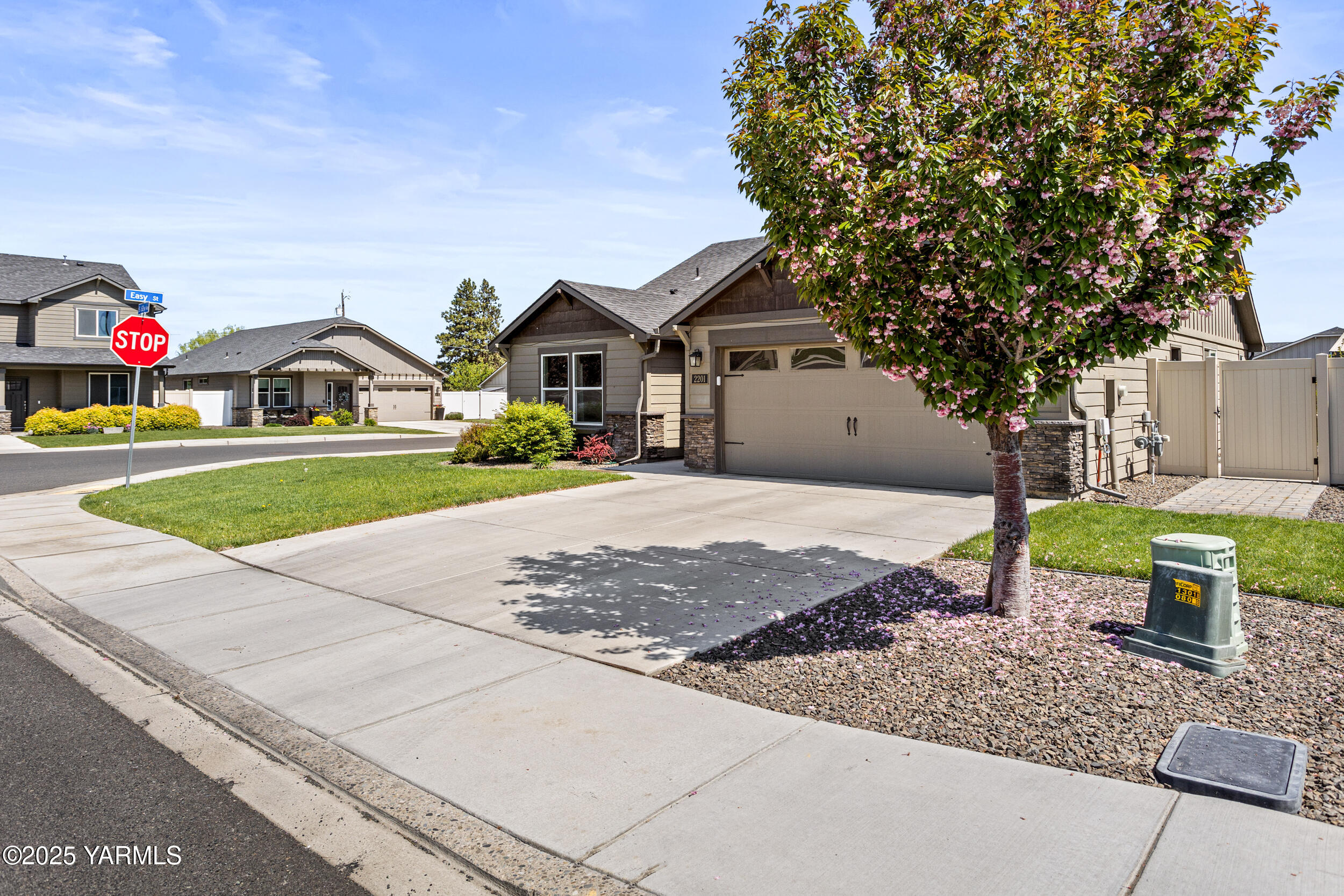 2201 S 62nd Ave