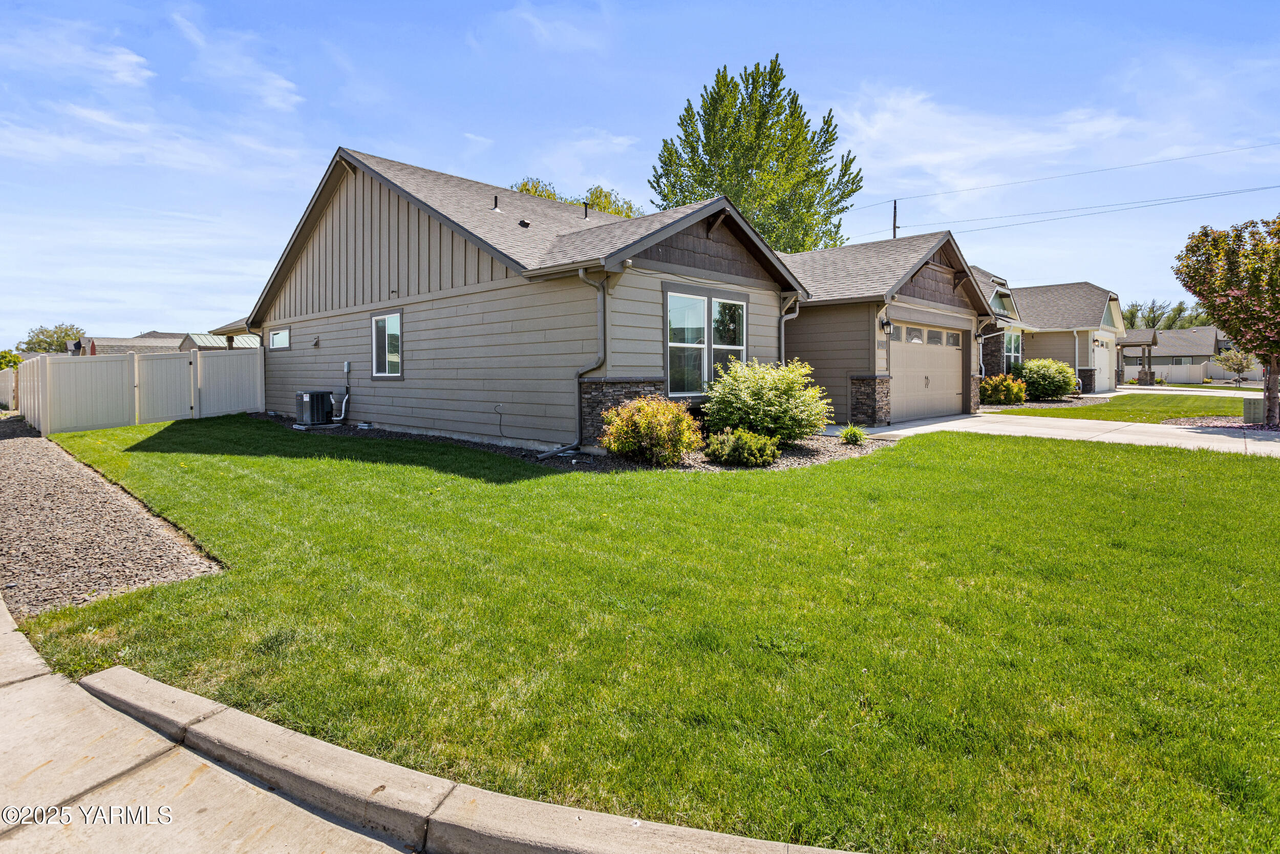 2201 S 62nd Ave