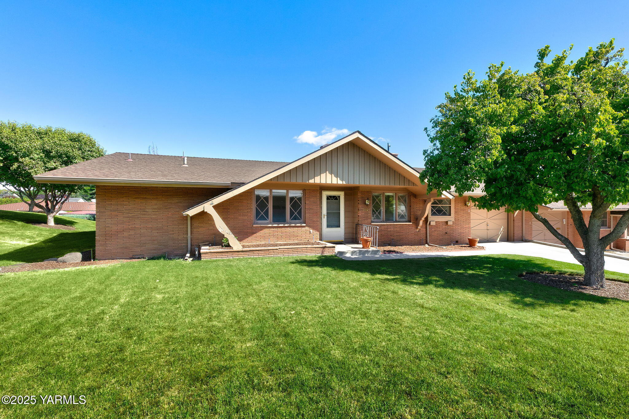 3803 Eastview Dr