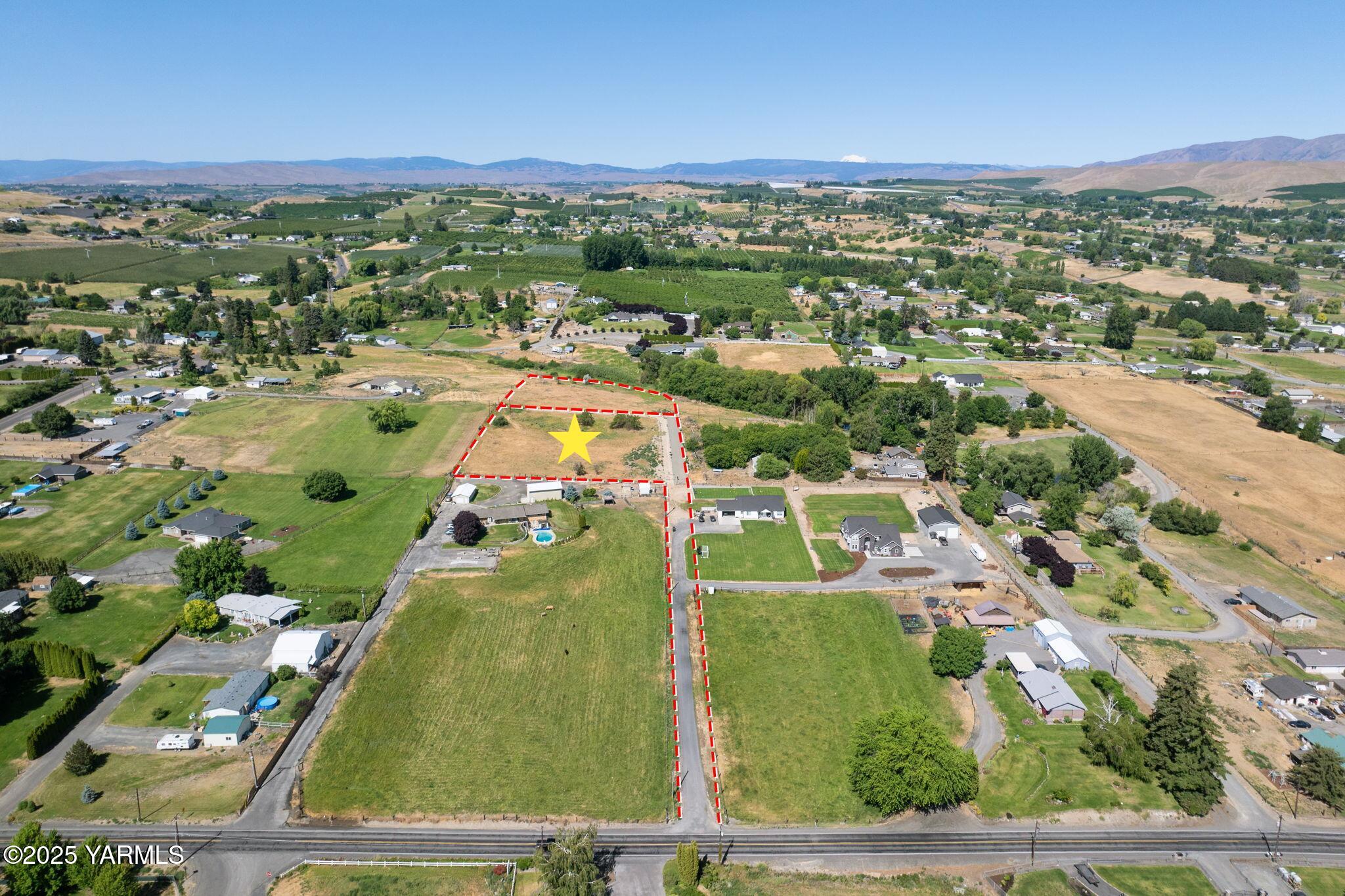 2582 Selah Loop Rd