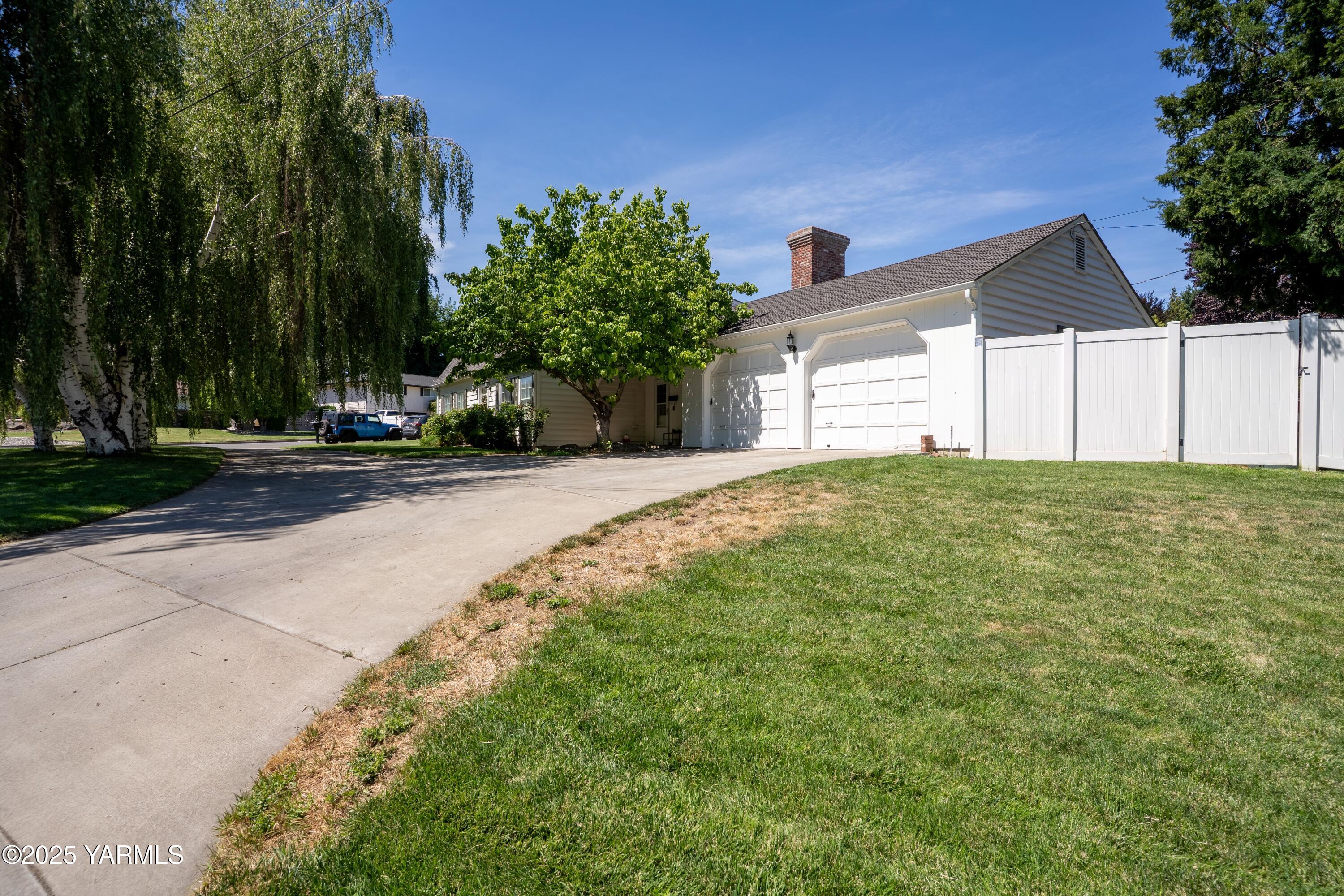 3603 W Lincoln Ave