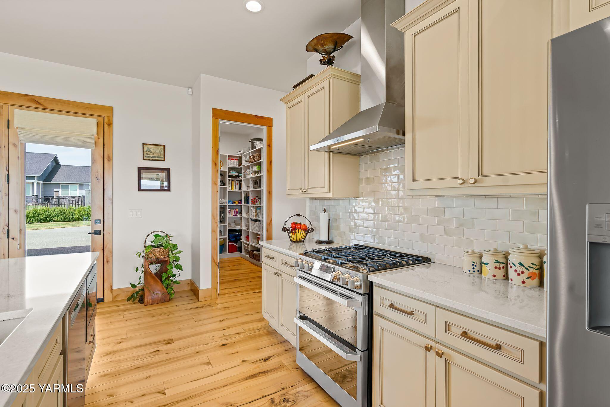 6300 Horizon View Ln