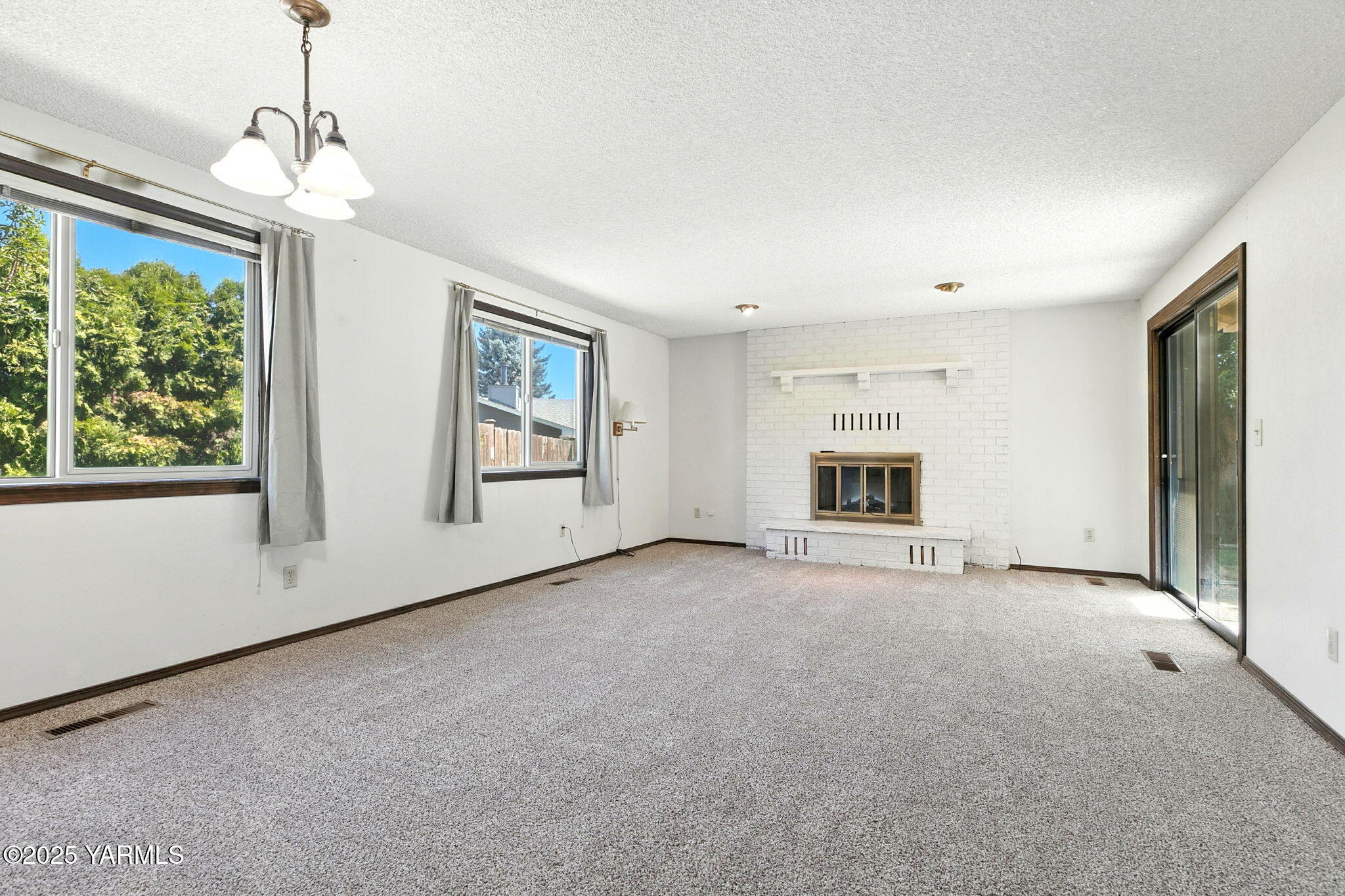611 S 69th Ave