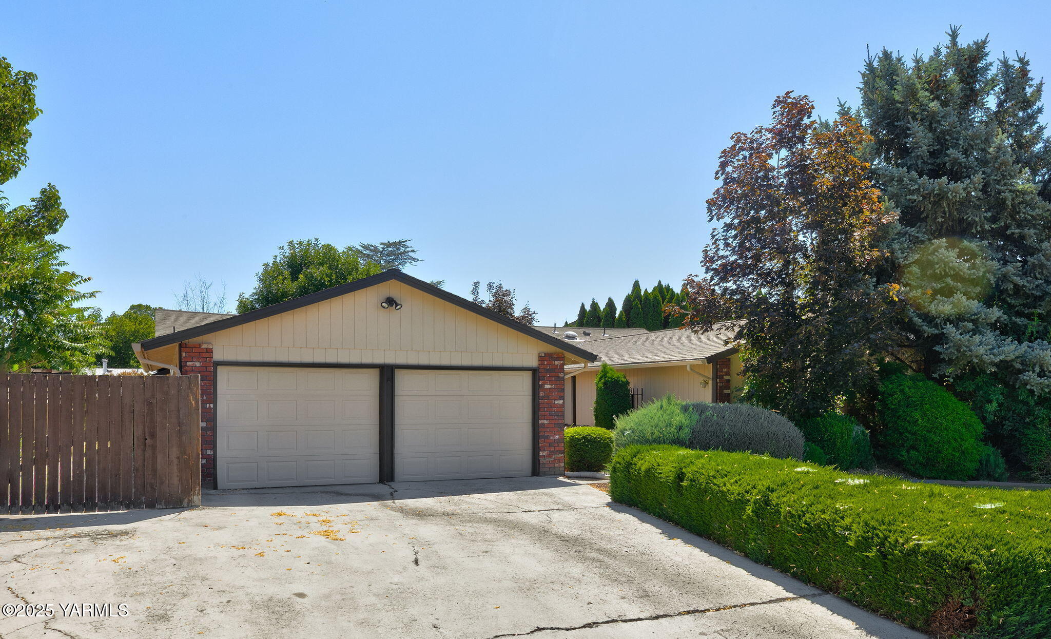 611 S 69th Ave