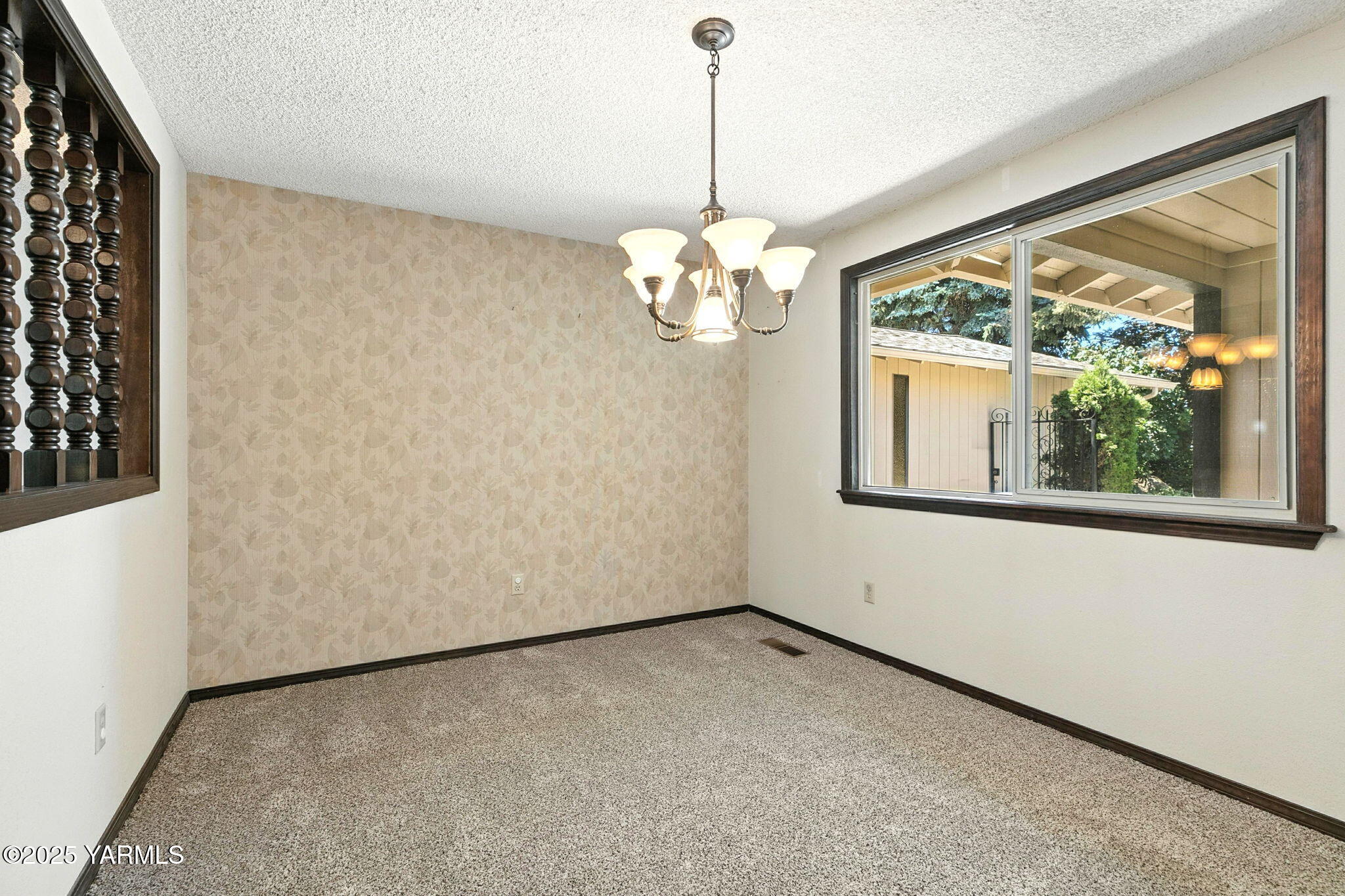 611 S 69th Ave