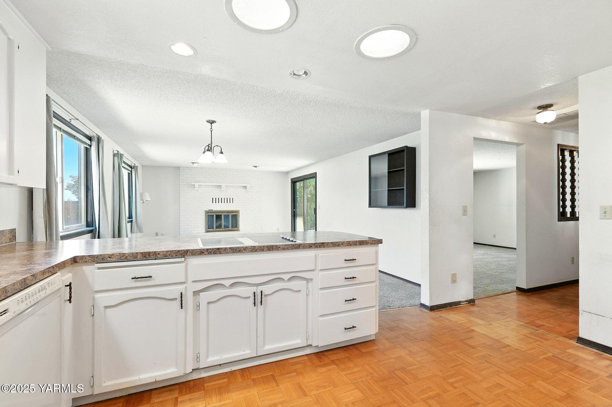 611 S 69th Ave