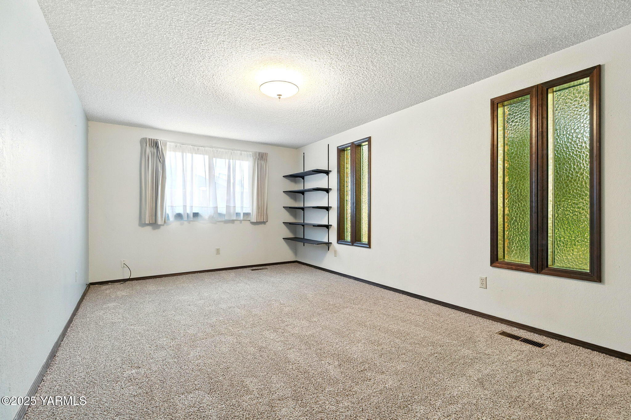 611 S 69th Ave
