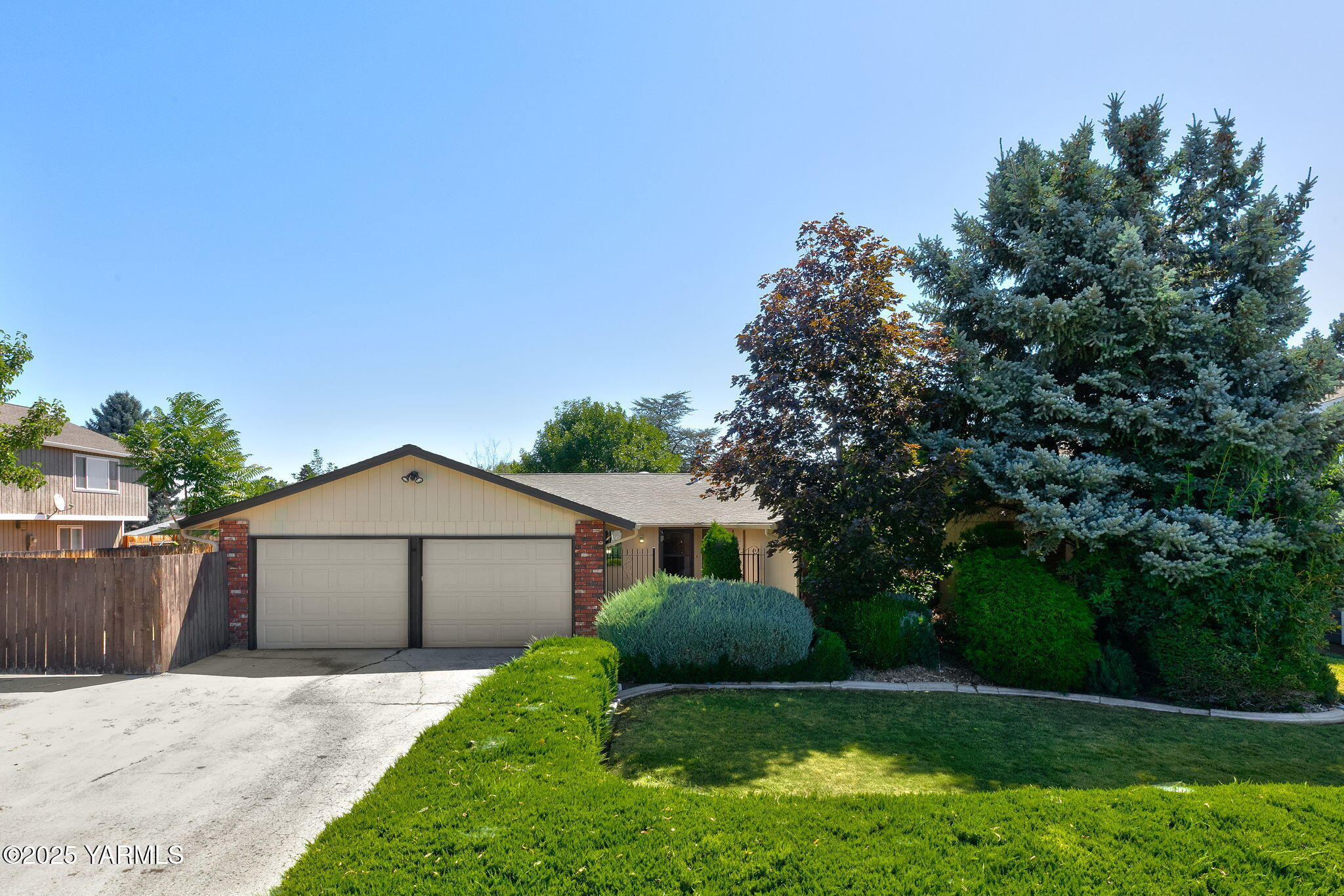 611 S 69th Ave