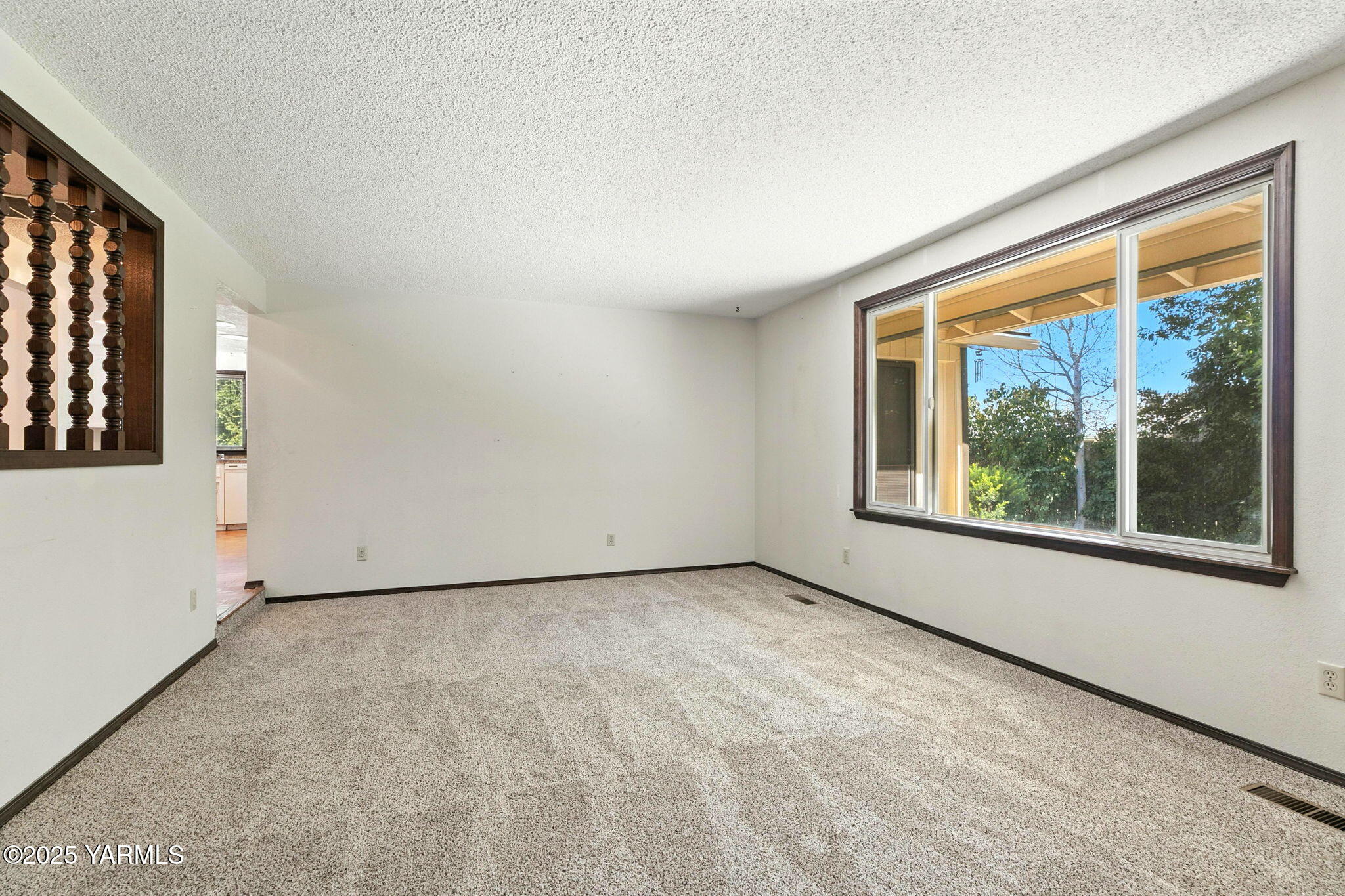 611 S 69th Ave