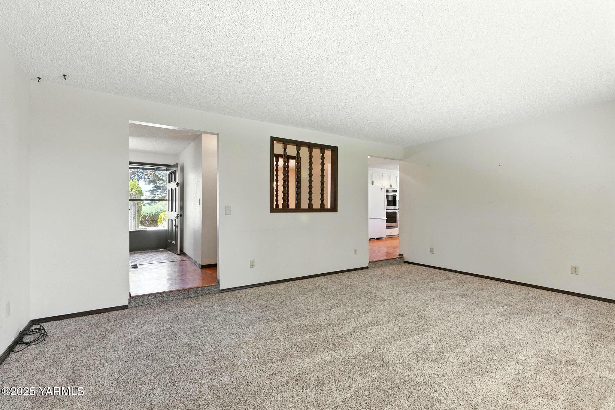 611 S 69th Ave