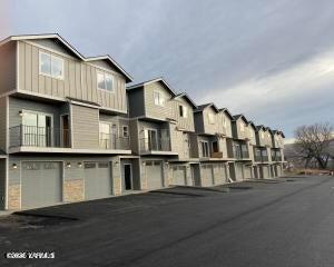 2600 Racquet Ln Unit: 26