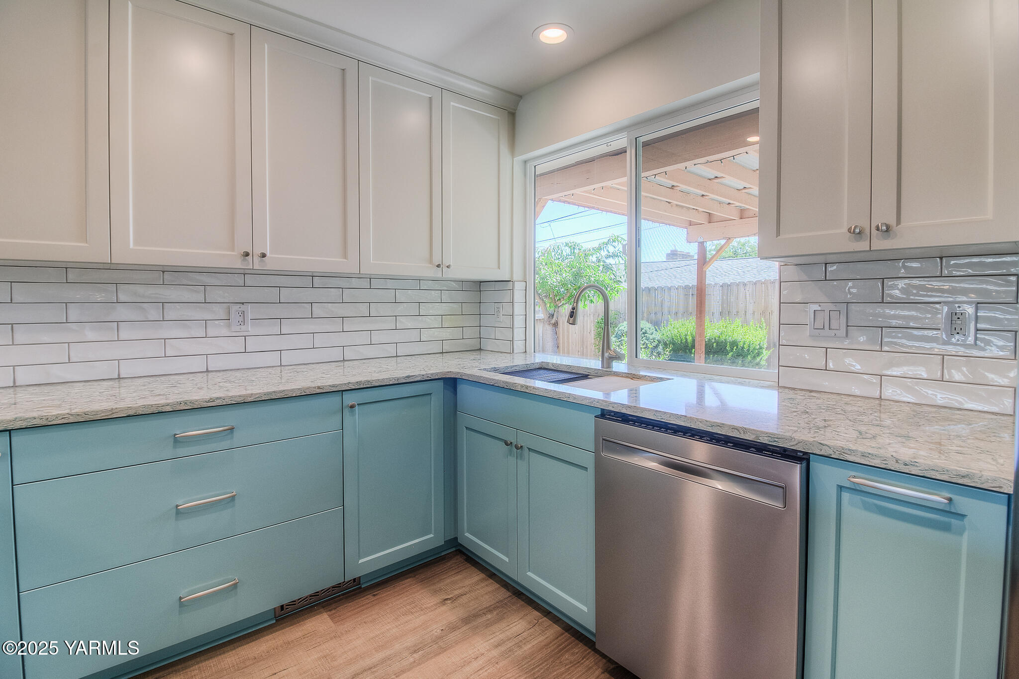 100 N 60th Ave Unit: 15