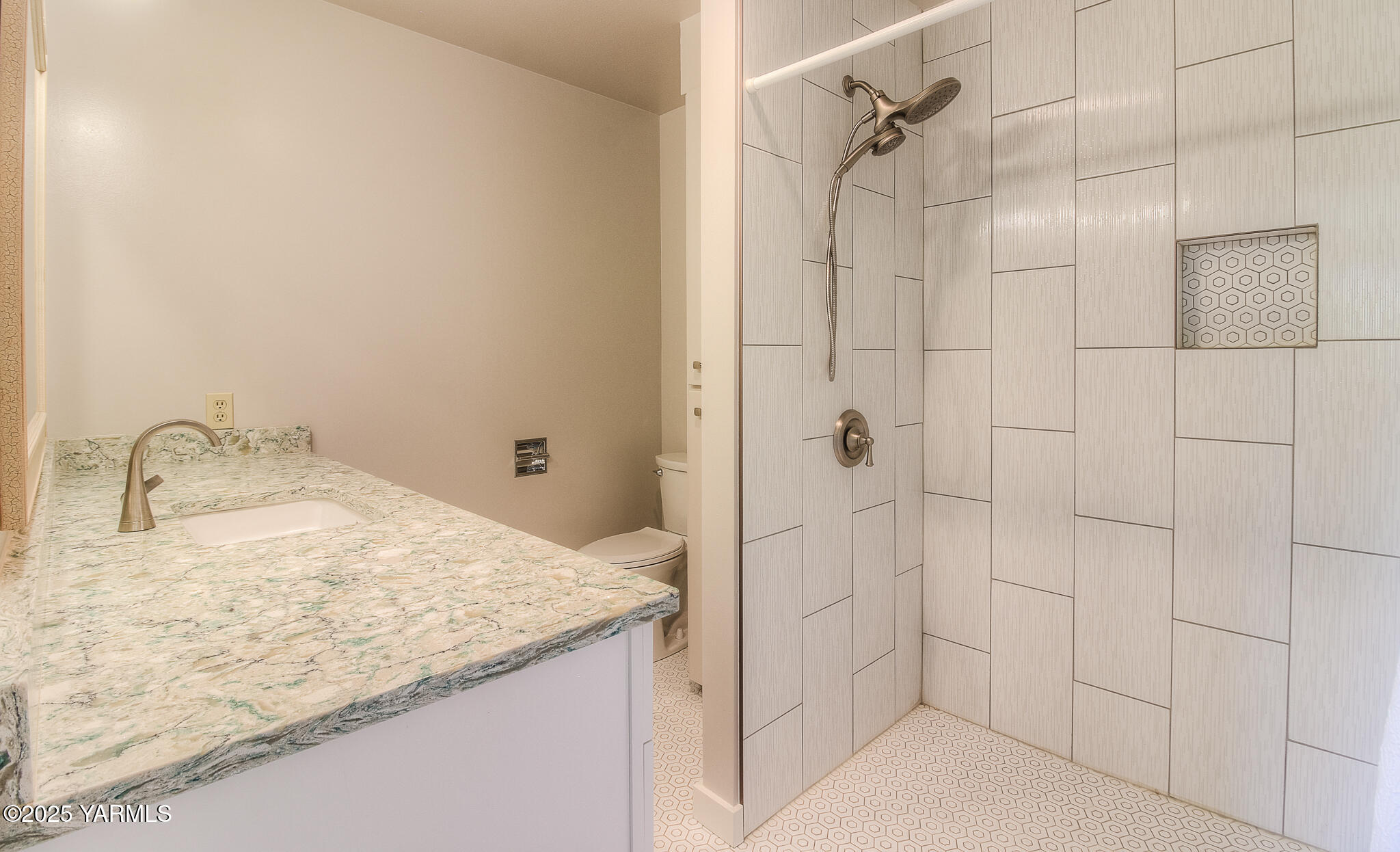 100 N 60th Ave Unit: 15