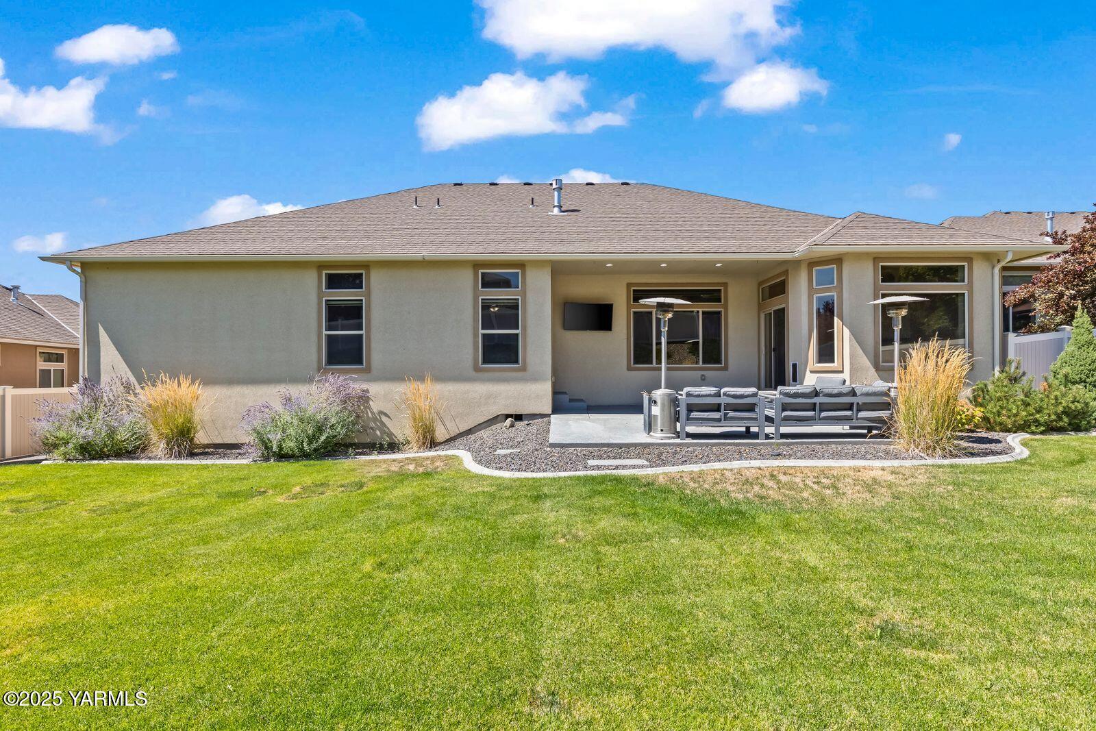 607 N 74th Ave