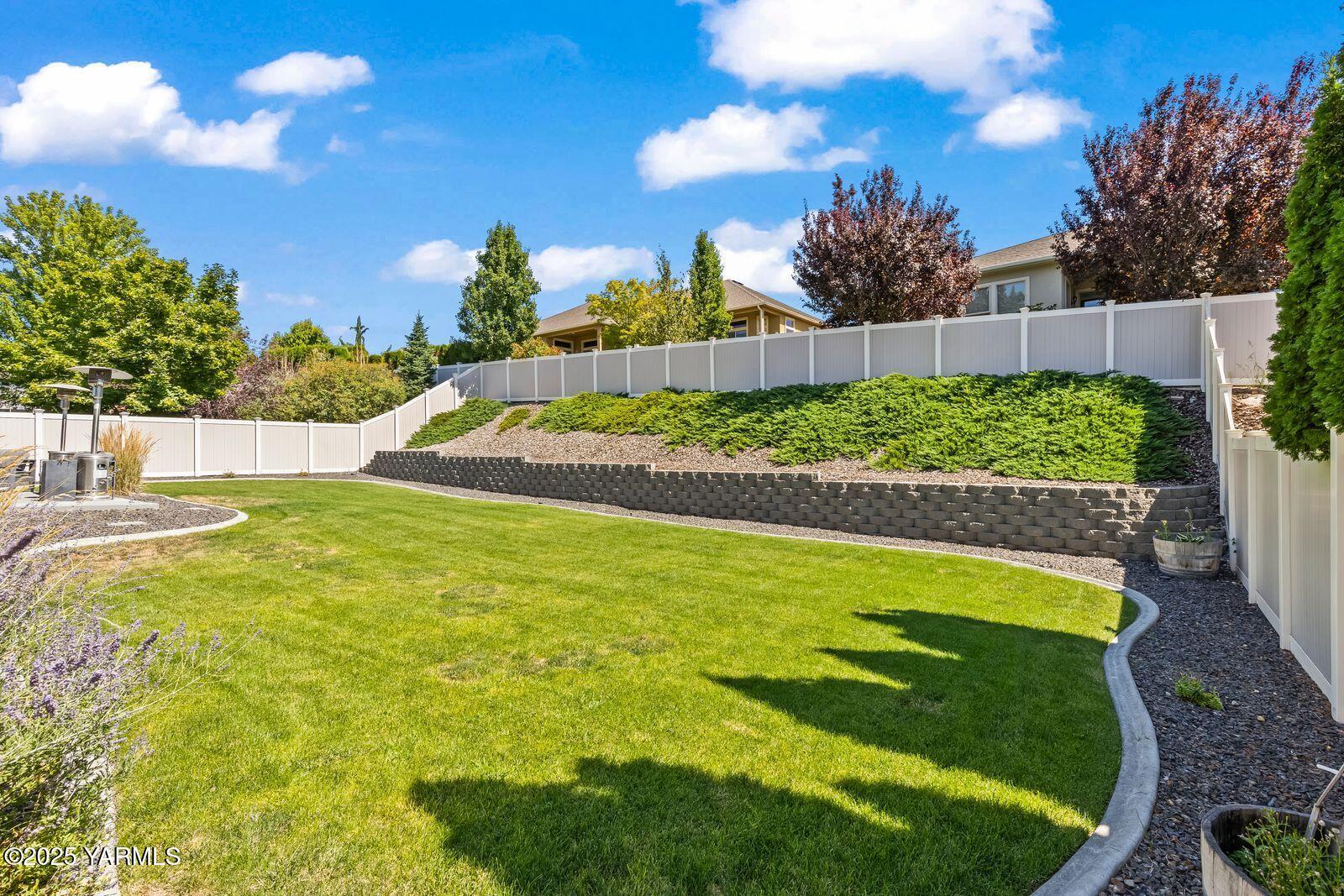 607 N 74th Ave