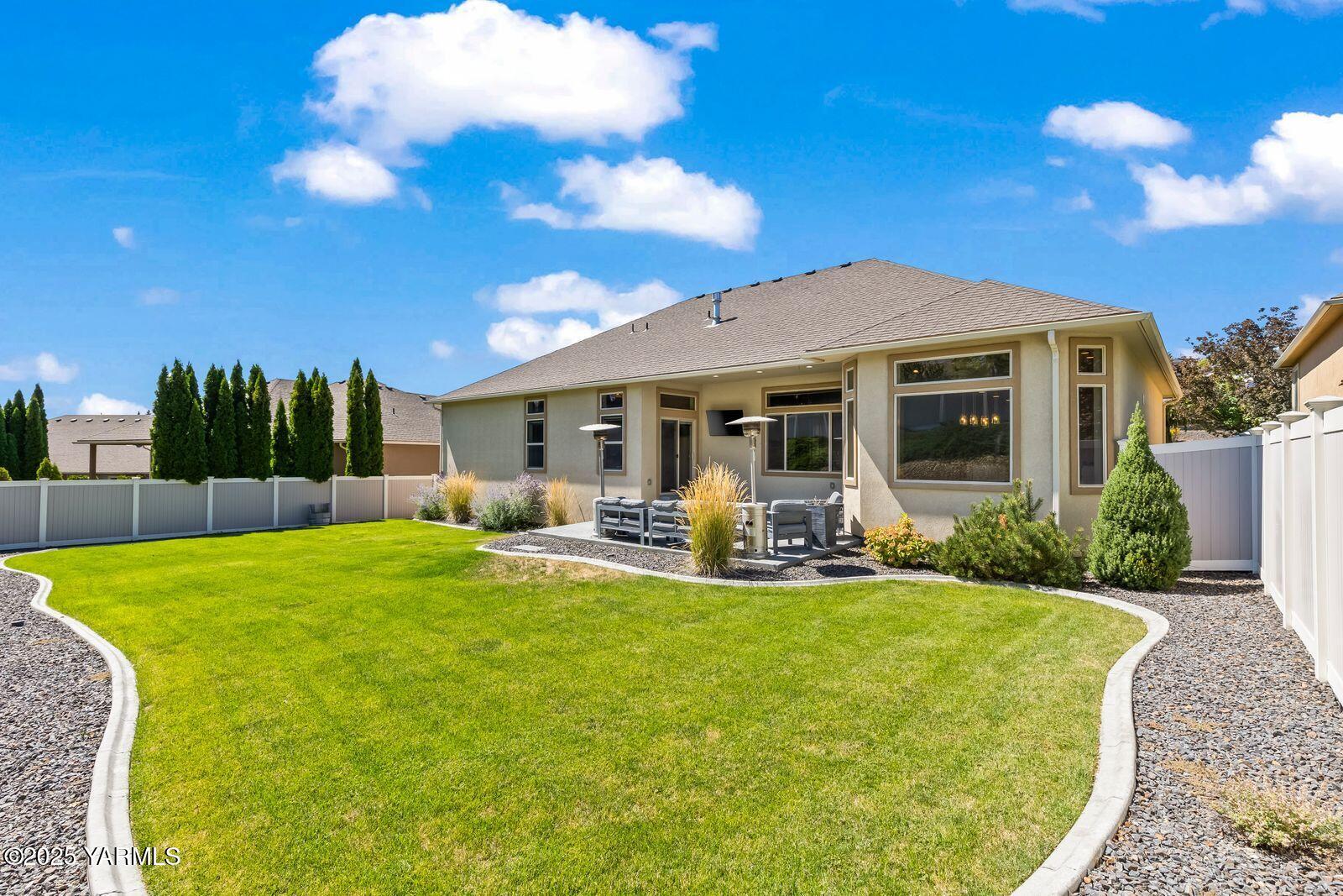 607 N 74th Ave
