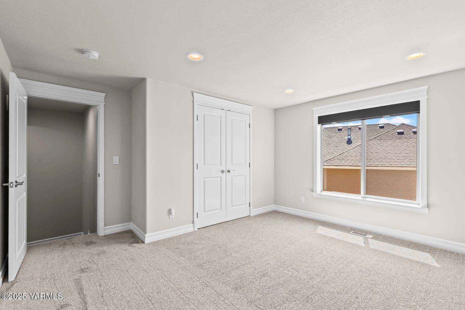 607 N 74th Ave