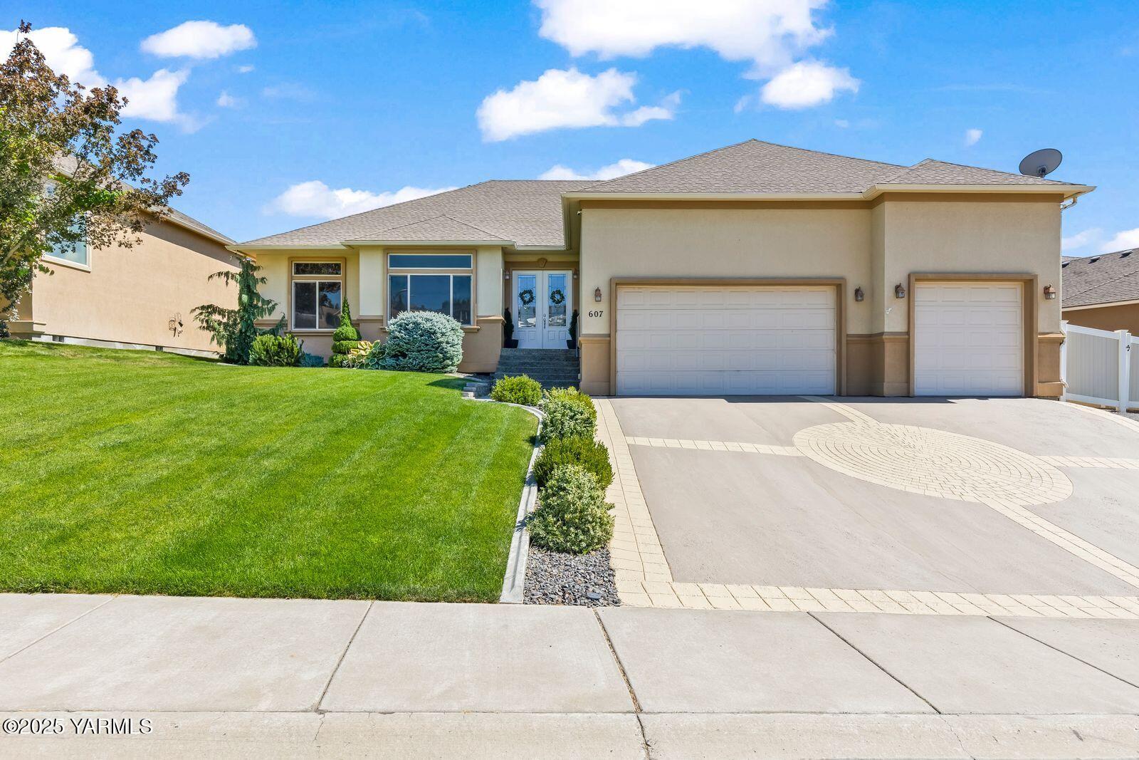 607 N 74th Ave