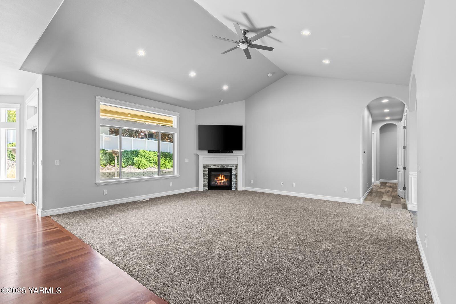 607 N 74th Ave