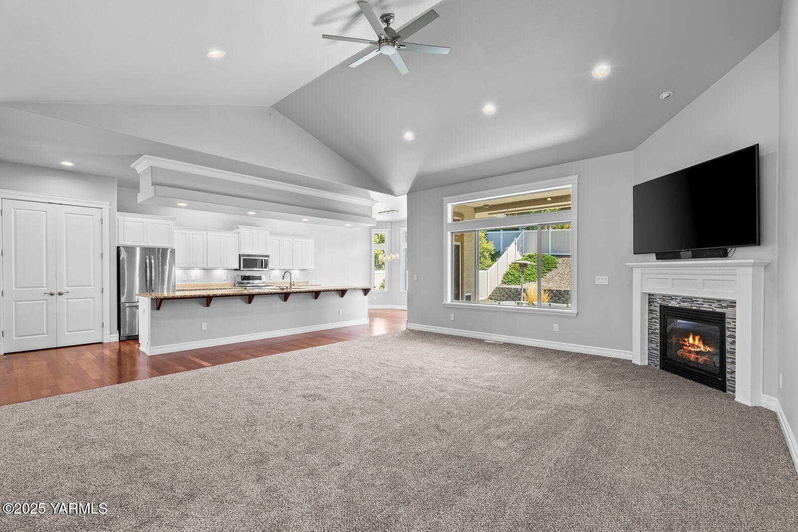 607 N 74th Ave